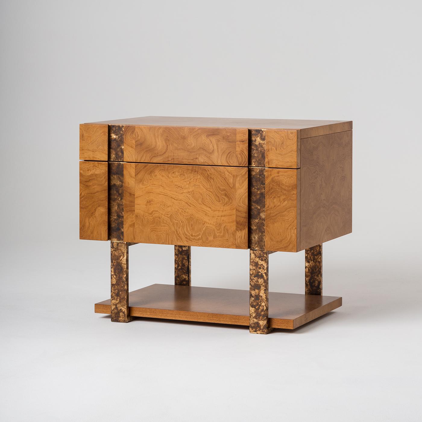 Diadema is a series composed of chest of drawers, dressing table and bedside table covered in myrtle briar and steel in gold leaf treated with oxide. Essential design, with precious details: from the inside of the drawers covered in canvas to the