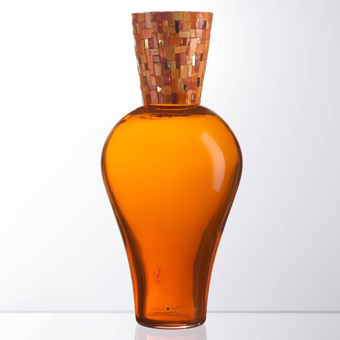 Destined to impress your guests with its sinuous shape and precious details, this elegant vase made of Murano mouth-blown glass in a rich orange color features a decorative accent around its neck that showcases the skill and talent of the Venetian