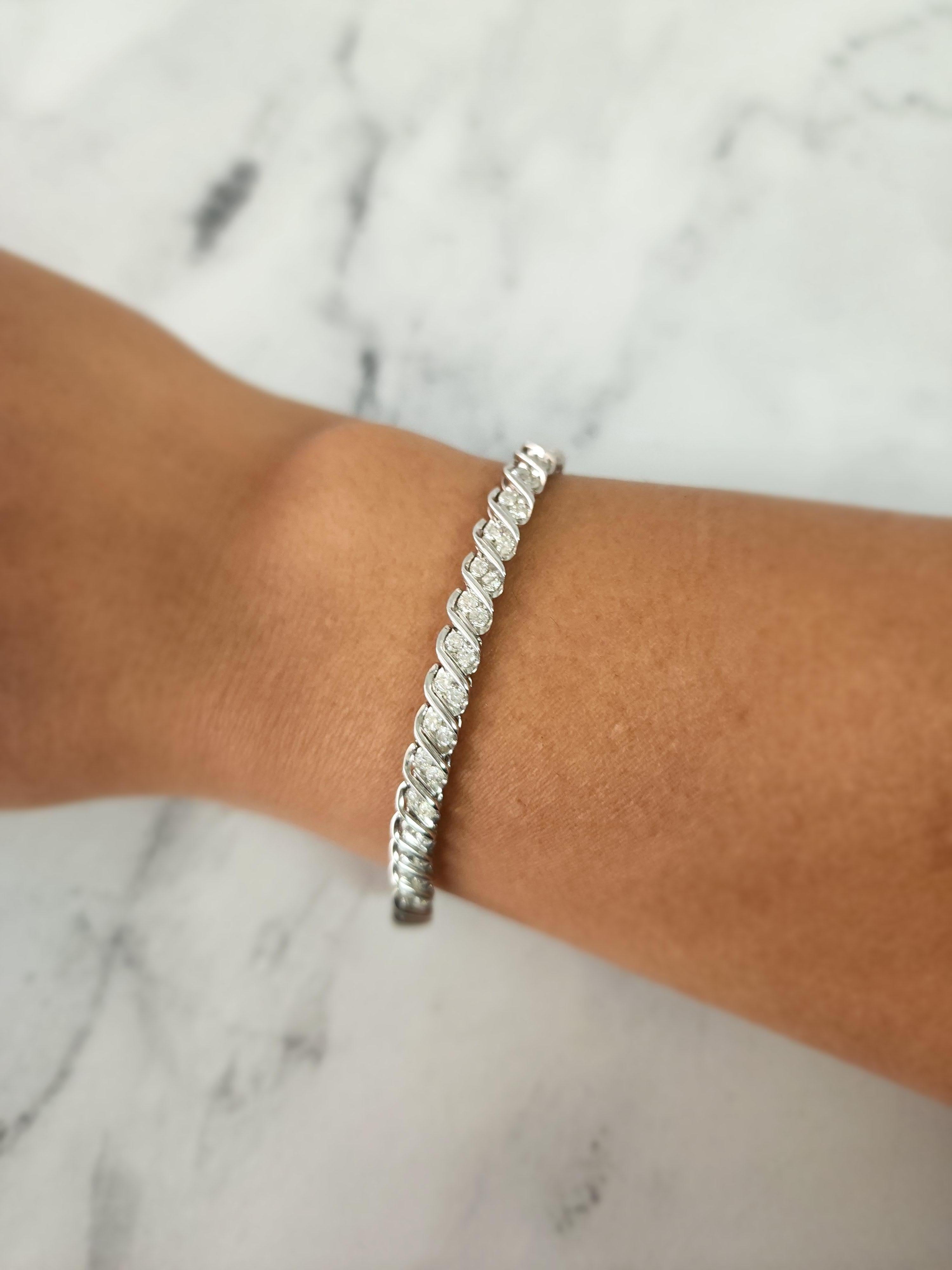 ♥ Tennis Bracelet Description ♥

Main Stone: Diamond 
Diamond Cut: Round
Metal Type: 14K White Gold
Bracelet Length: 7 Inches
**Can be shortened for an additional fee $45, once adjusted it's final sale
