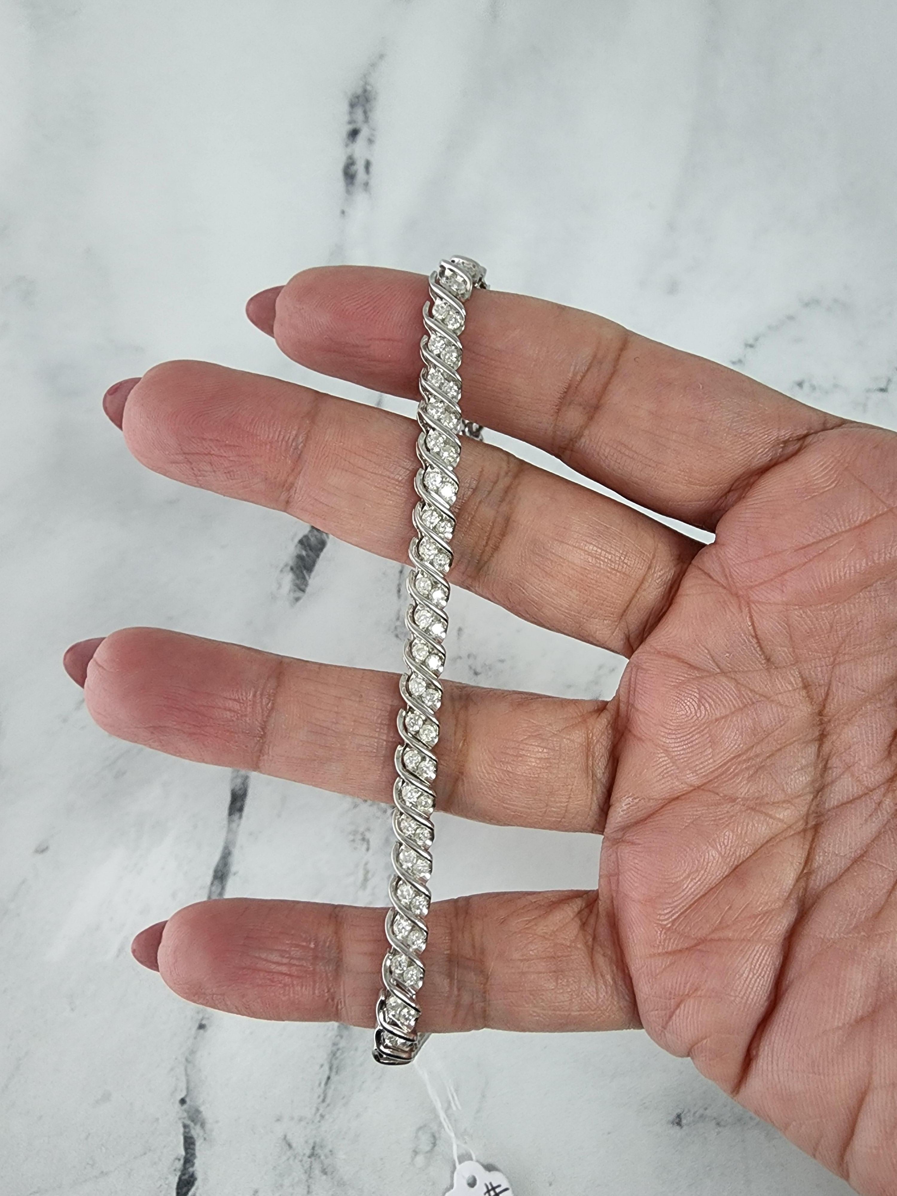 Round Cut Diagonal Double Row Diamond Tennis Bracelet 14k White Gold For Sale