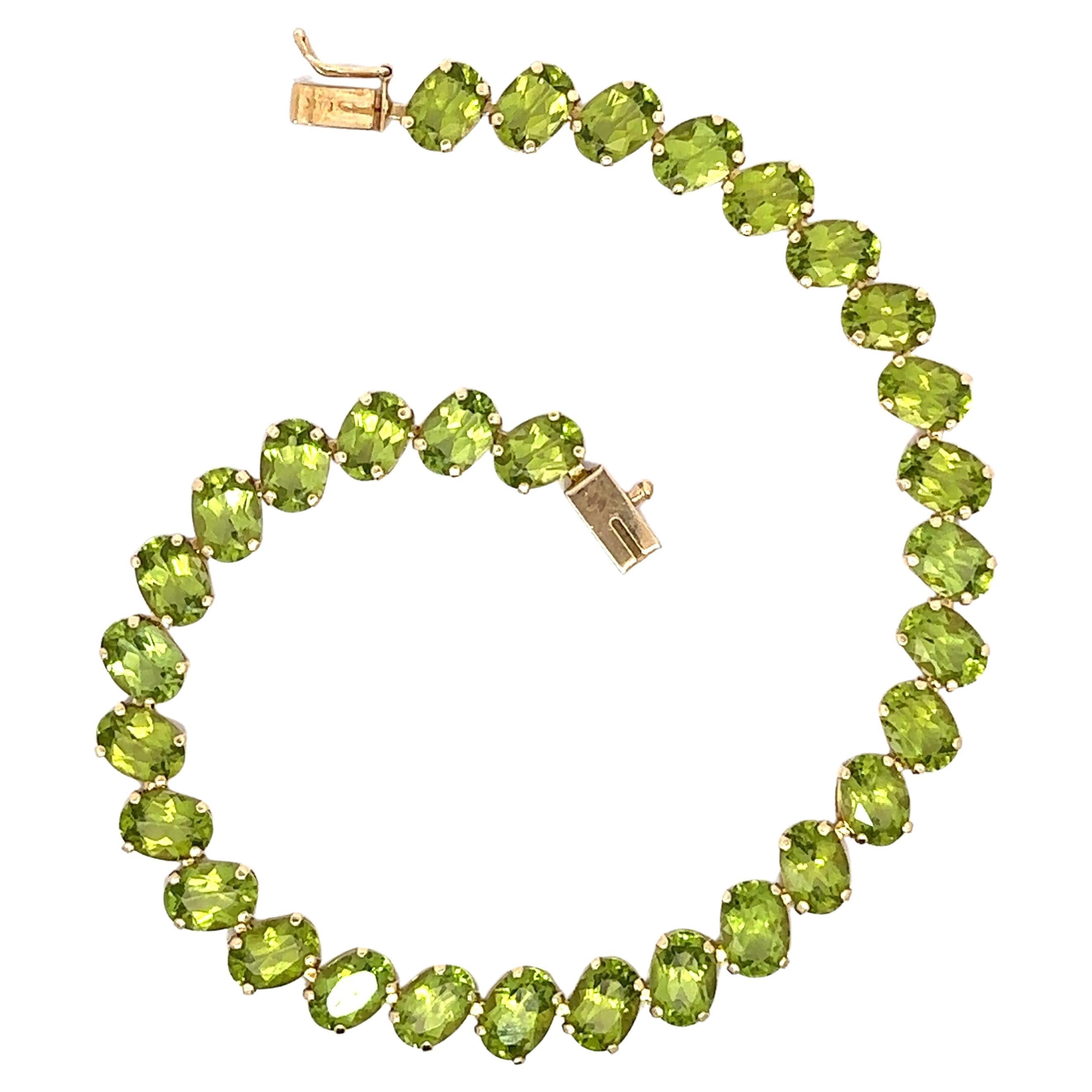 Bracelet de tennis en or jaune diagonal 29ctw Oval Rich Yellowish Green Peridot en vente