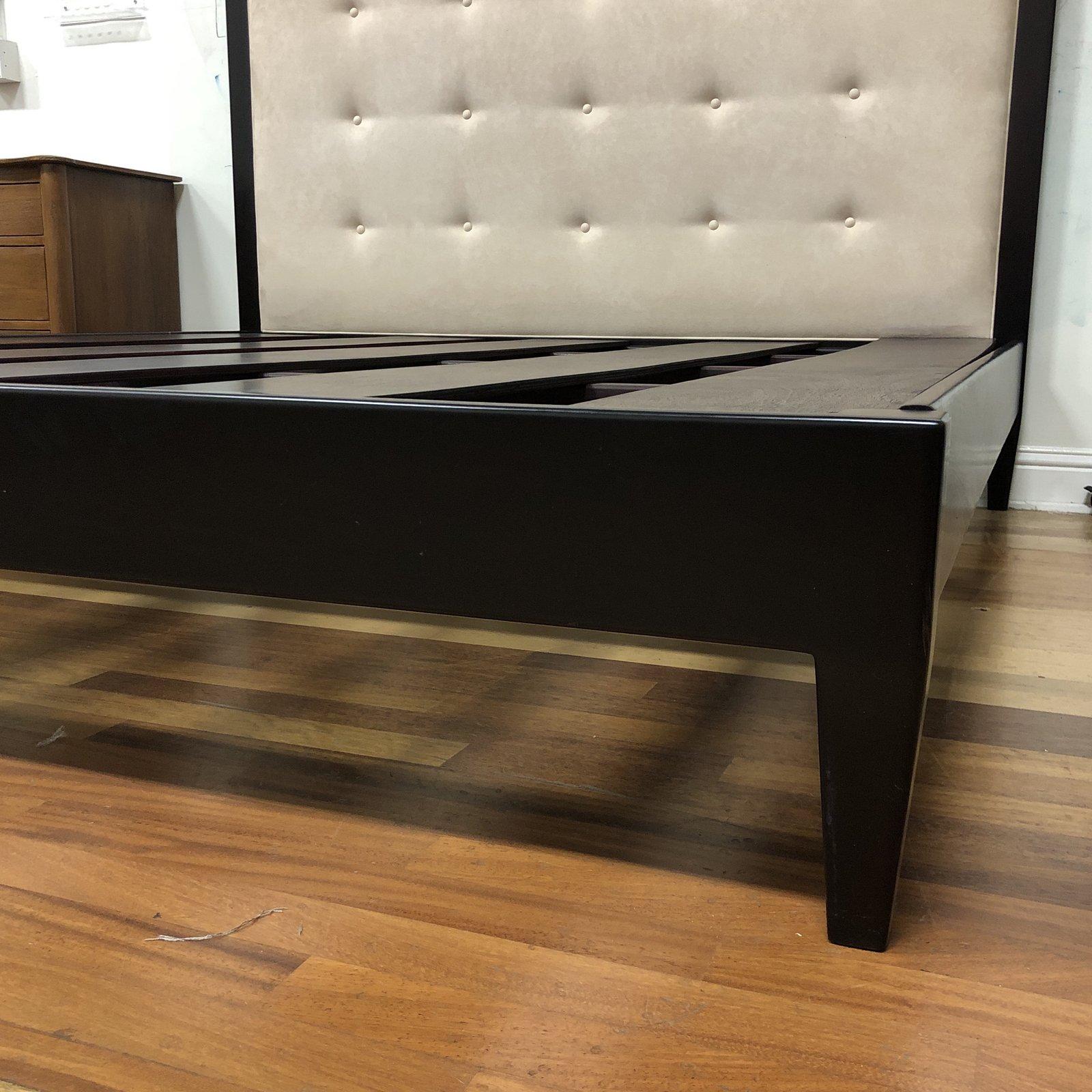 Dialogica Eastern King Platform Bed In Good Condition In San Francisco, CA