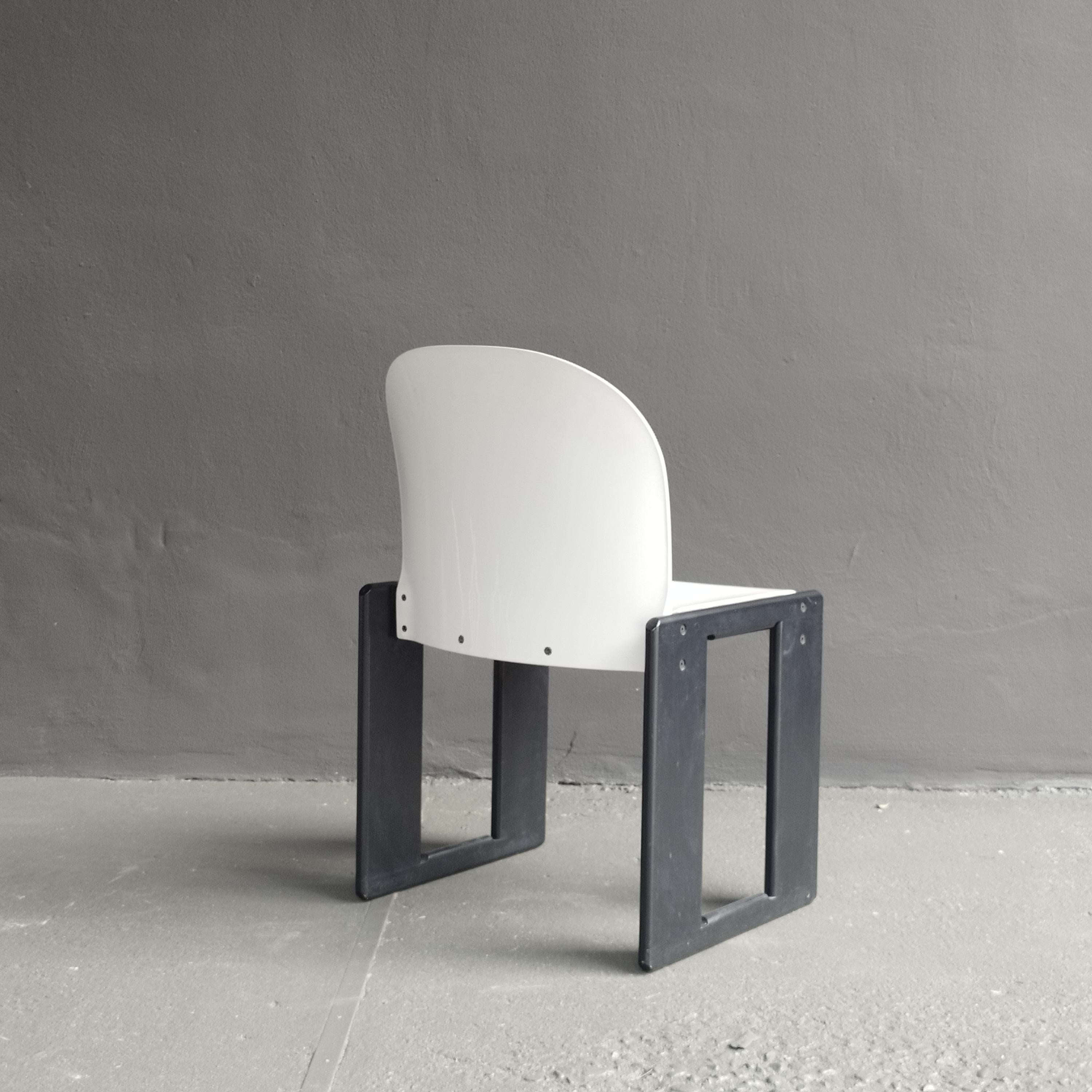 Late 20th Century Dialogo chairs by Afra and Tobia Scarpa for B&B Italia For Sale