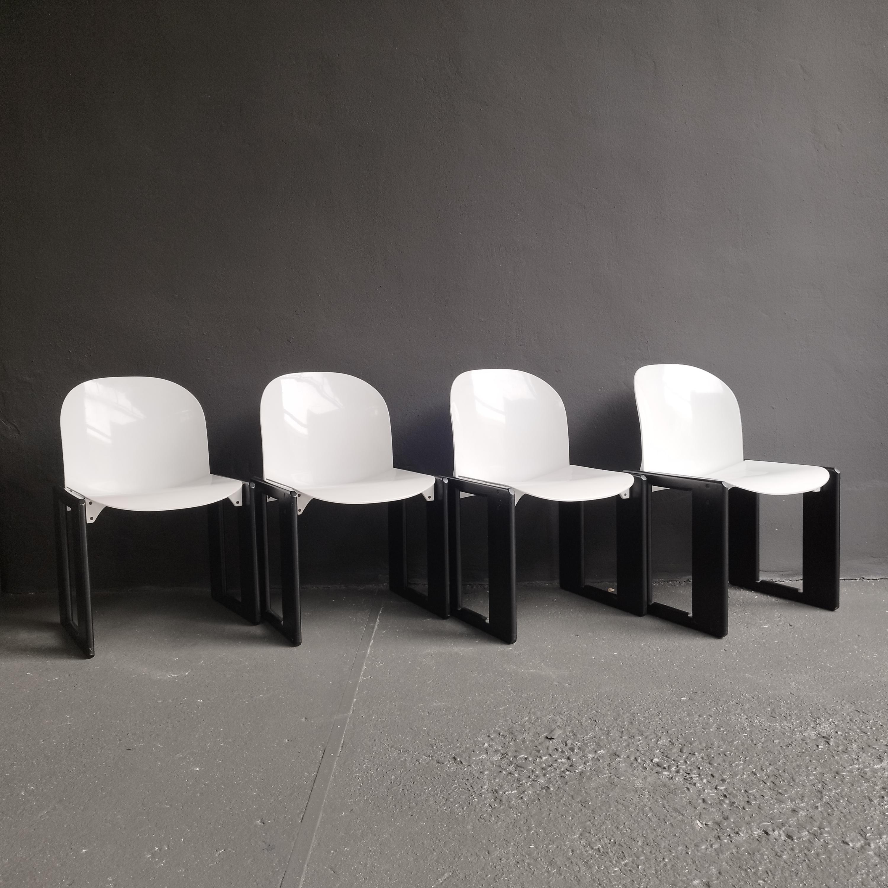 Plastic Dialogo chairs by Afra and Tobia Scarpa for B&B Italia For Sale