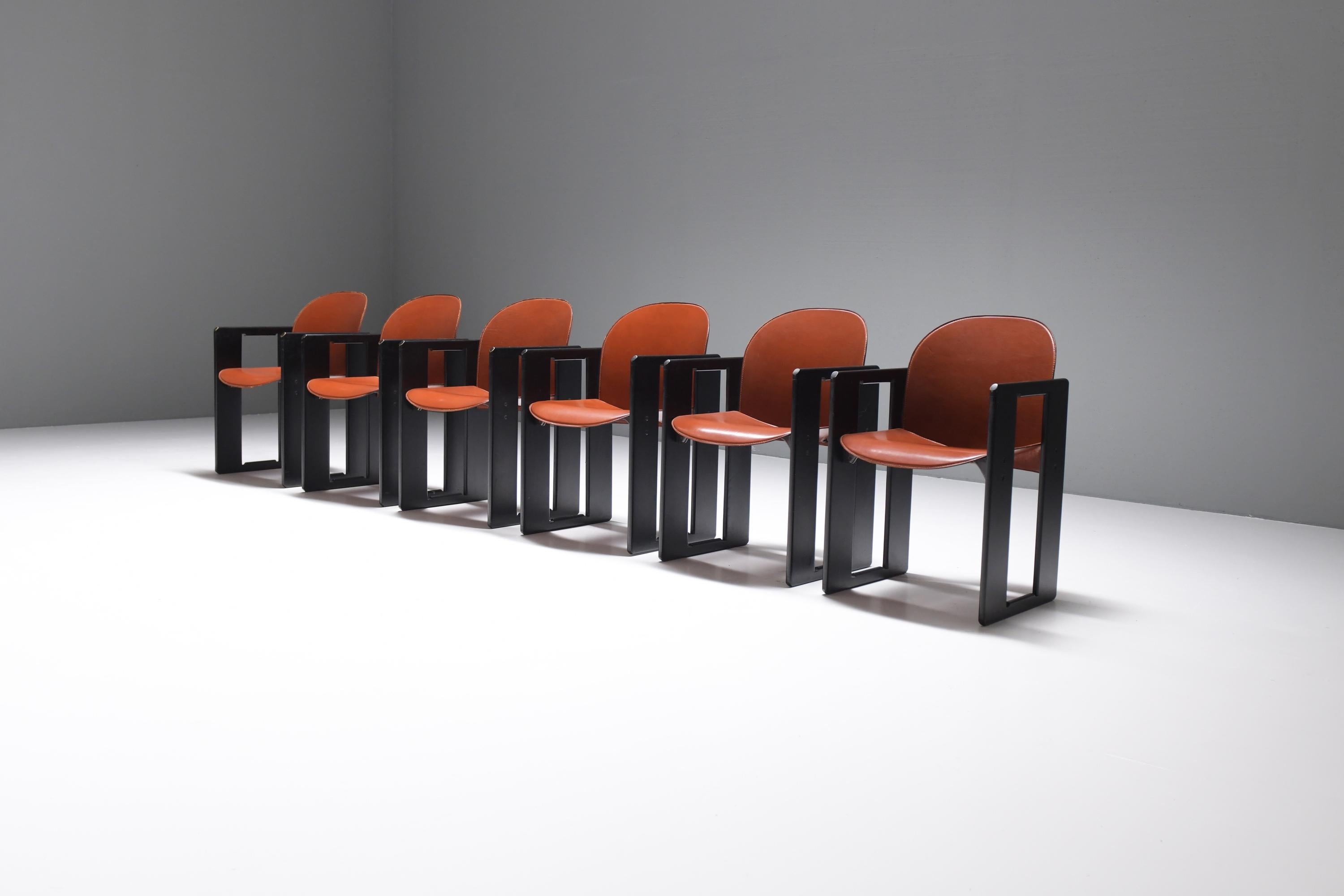 Dialogo-Esszimmerstühle aus burgunderrotem Leder von Afra e Tobia Scarpa für B&B Italia (Moderne der Mitte des Jahrhunderts) im Angebot