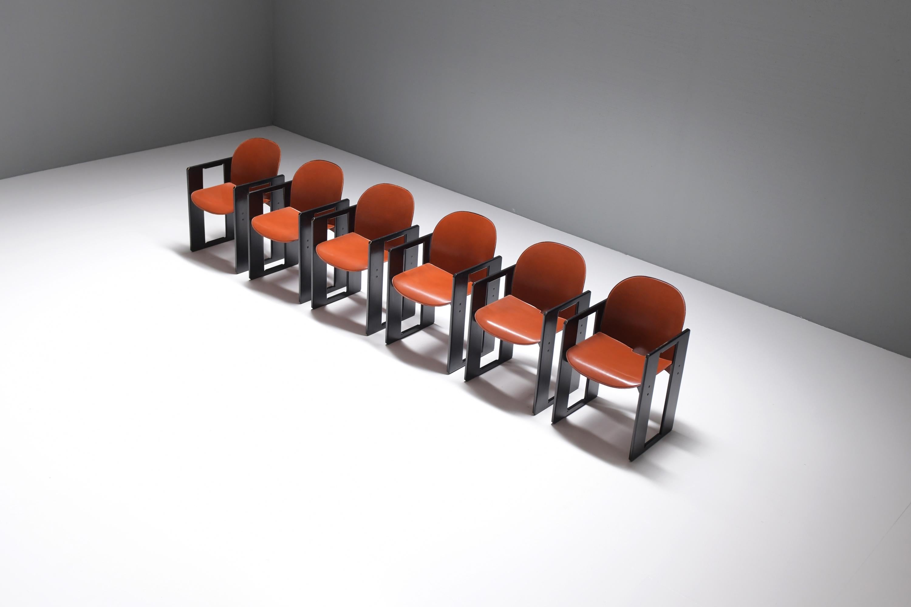 Dialogo-Esszimmerstühle aus burgunderrotem Leder von Afra e Tobia Scarpa für B&B Italia (Italienisch) im Angebot