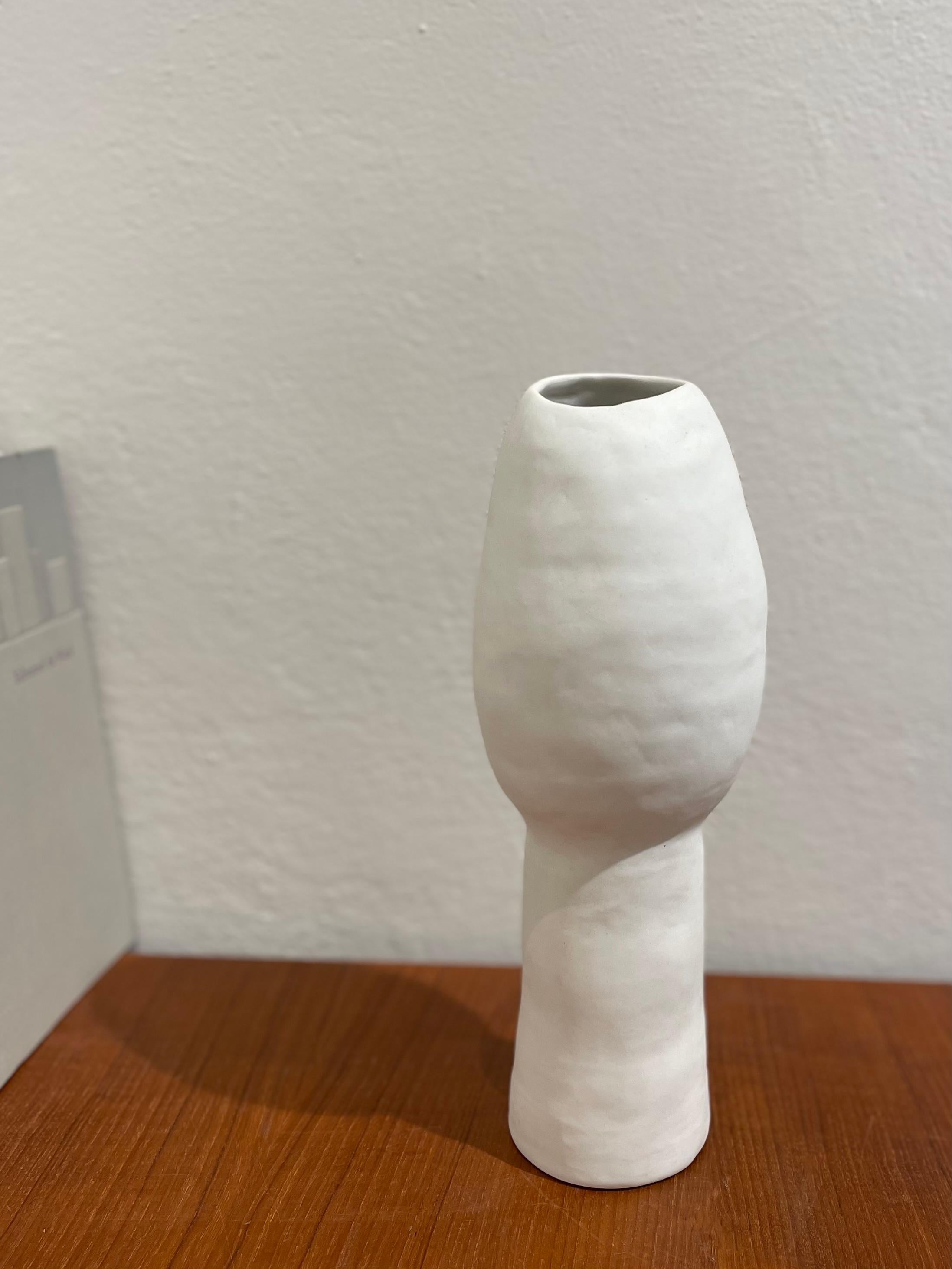 Italiano DIALOGUE 3 vaso, vaso in porcellana organica moderna fatto a mano, bianco in vendita