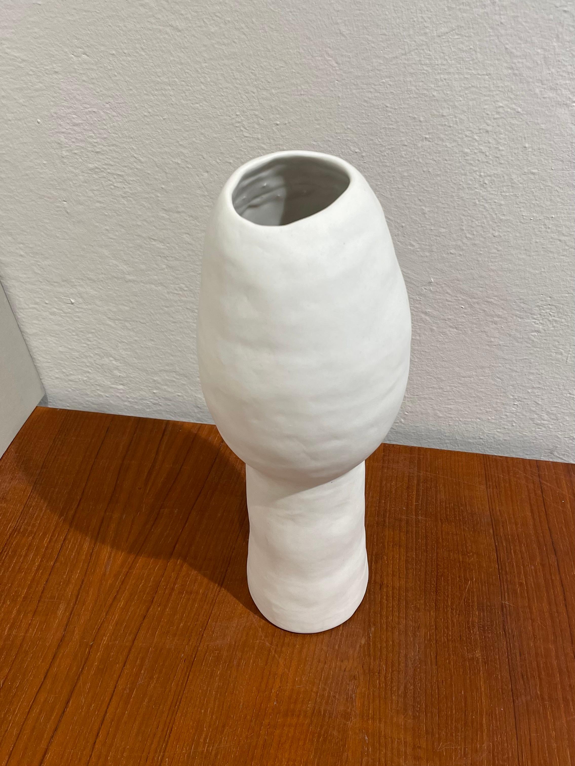 Fatto a mano DIALOGUE 3 vaso, vaso in porcellana organica moderna fatto a mano, bianco in vendita