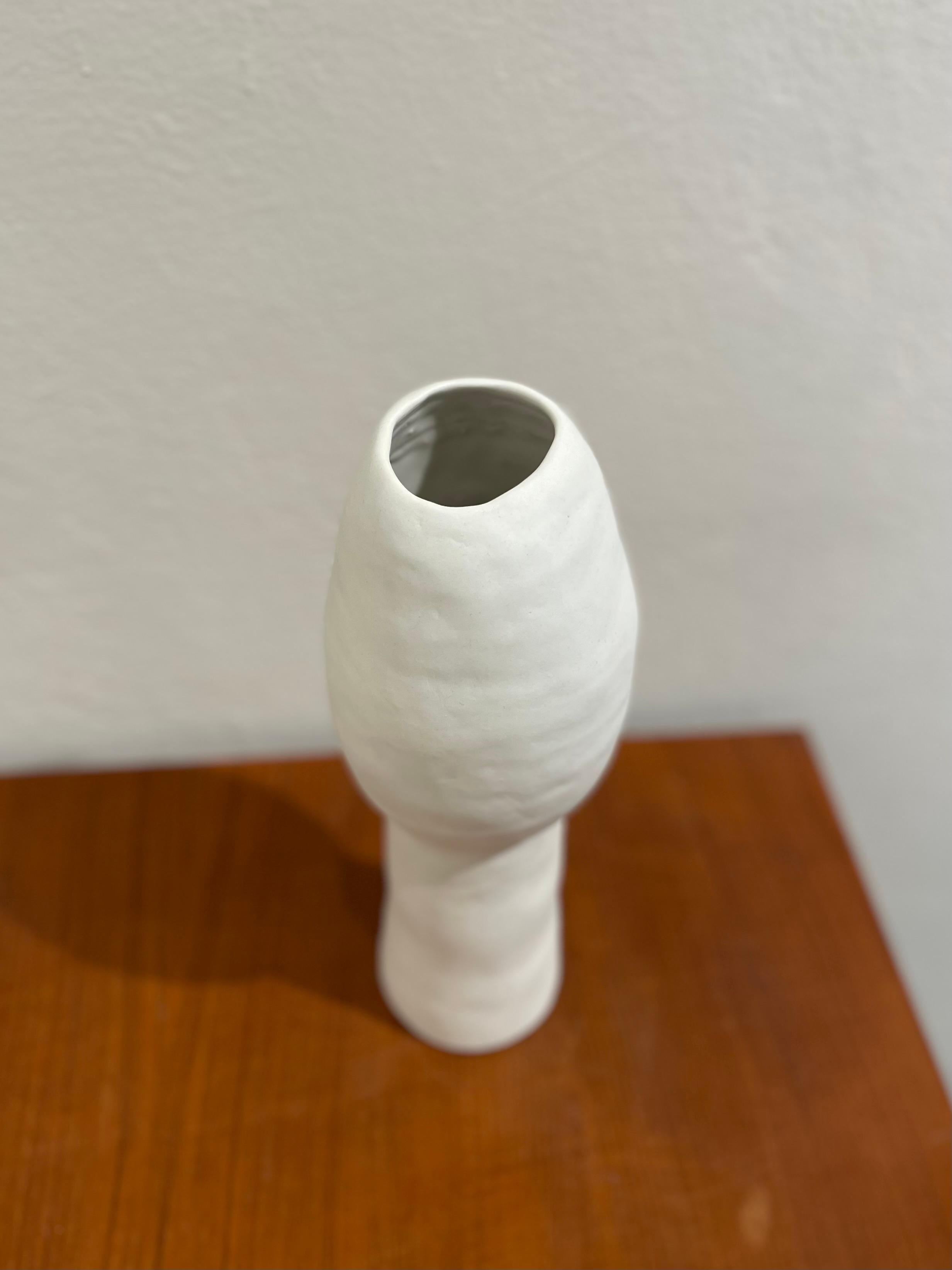 XXI secolo e contemporaneo DIALOGUE 3 vaso, vaso in porcellana organica moderna fatto a mano, bianco in vendita