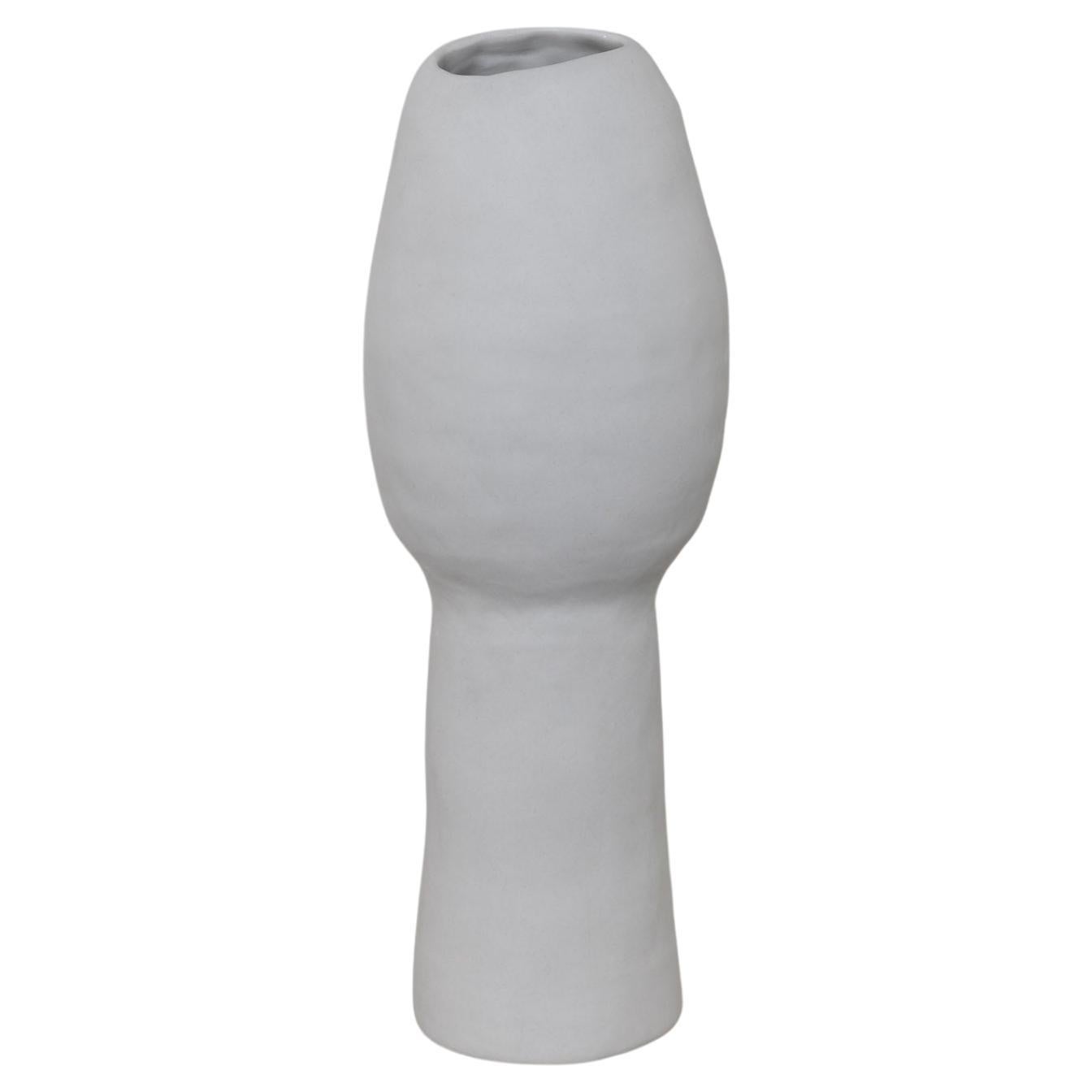 DIALOGUE 3 Vase, handgefertigte organische moderne Porzellanvase in Weiß