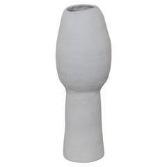 DIALOGUE 3 Vase, handgefertigte organische moderne Porzellanvase in Weiß