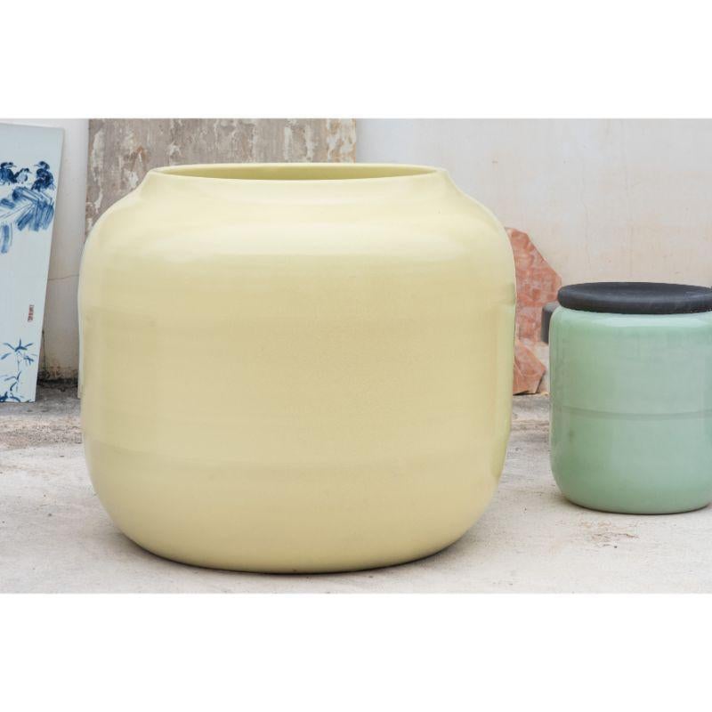 Dialogue Kleines Pflanzgefäß mit gelber Glasur von WL Ceramics (Chinesisch) im Angebot