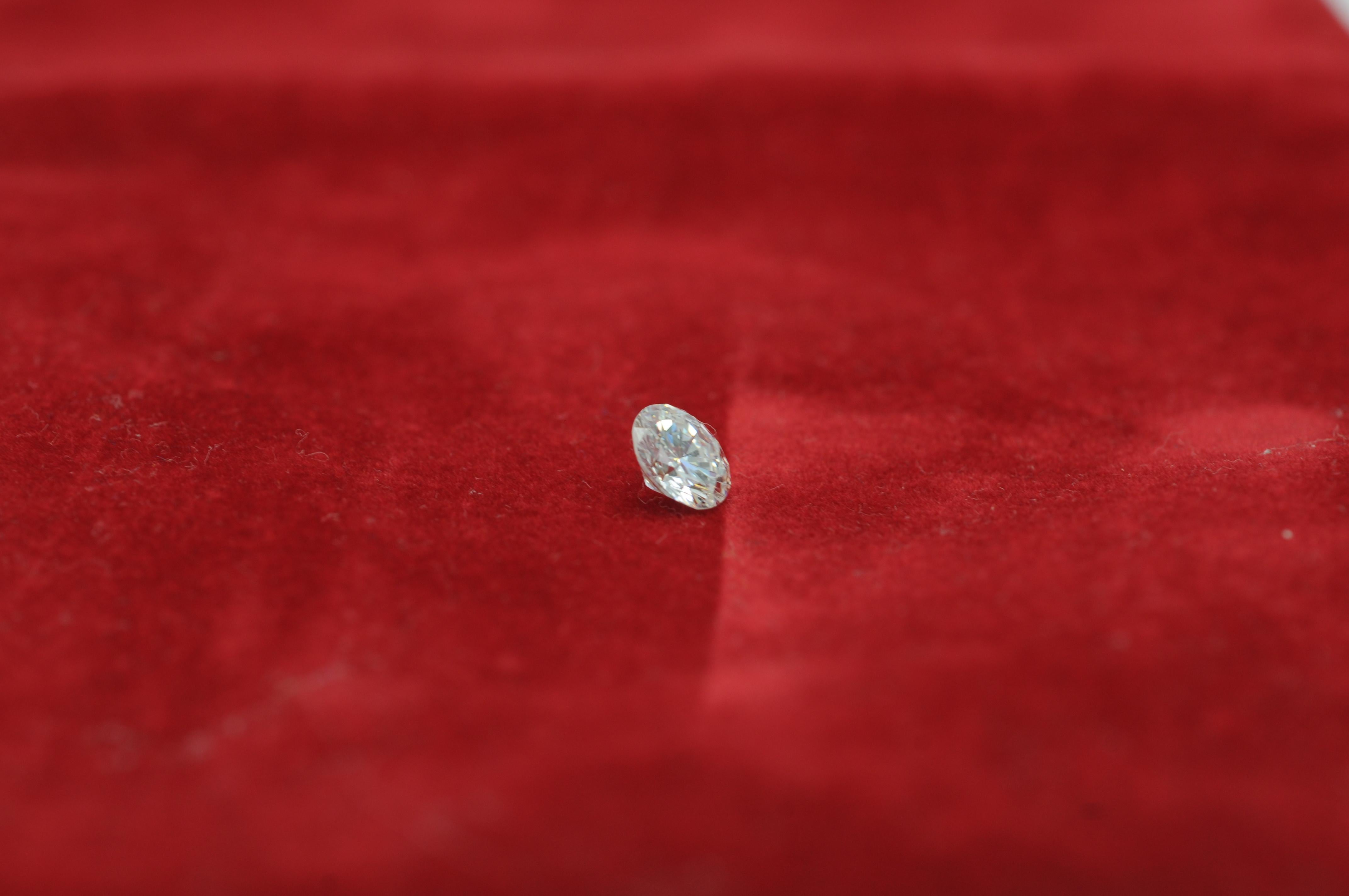  Diamant Reinheit des Diamanten: (IF) innere makellose Farbe: Oberteil wesselton 1,06ct im Angebot 7