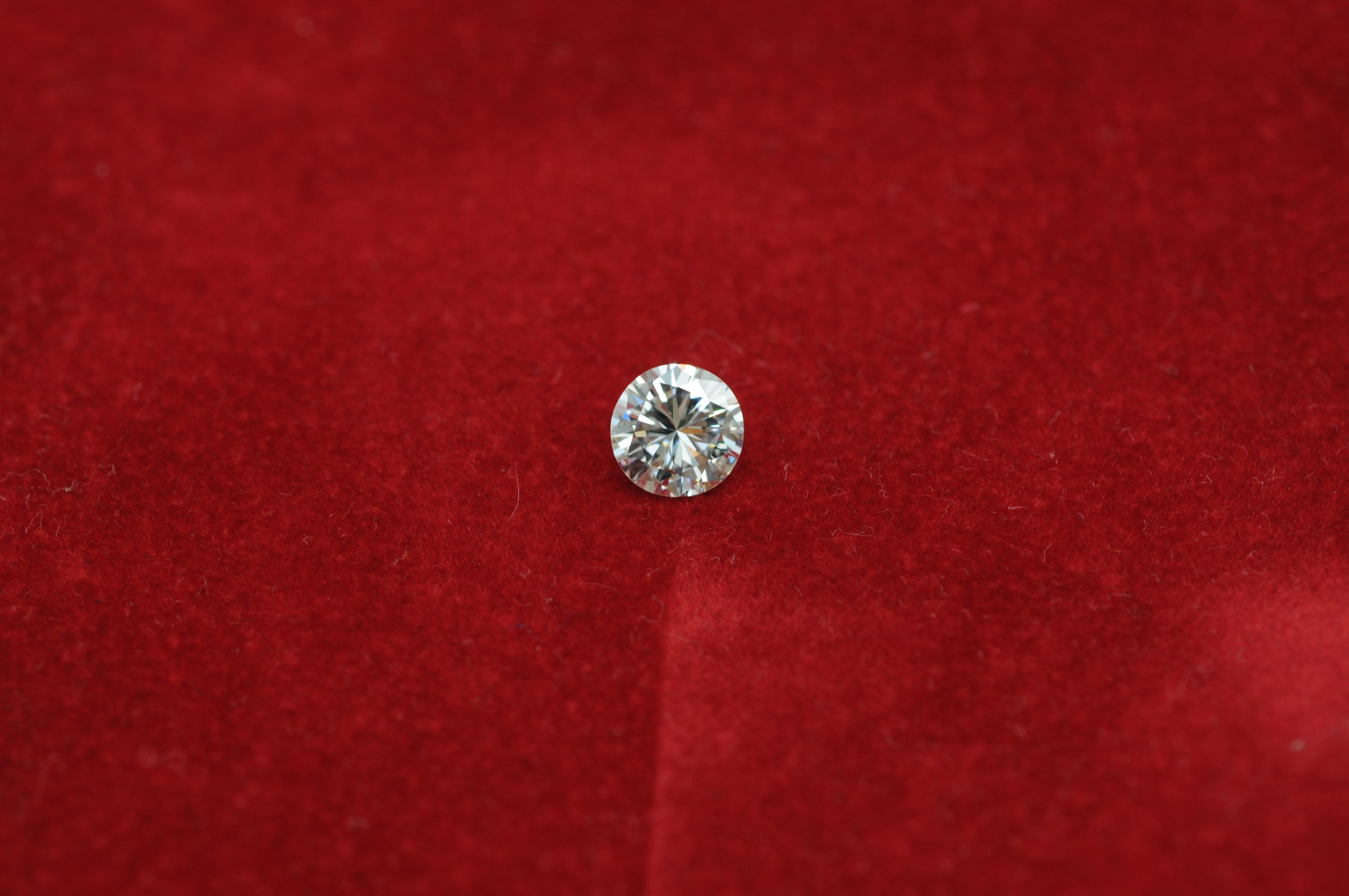  Diamant Reinheit des Diamanten: (IF) innere makellose Farbe: Oberteil wesselton 1,06ct im Angebot 11