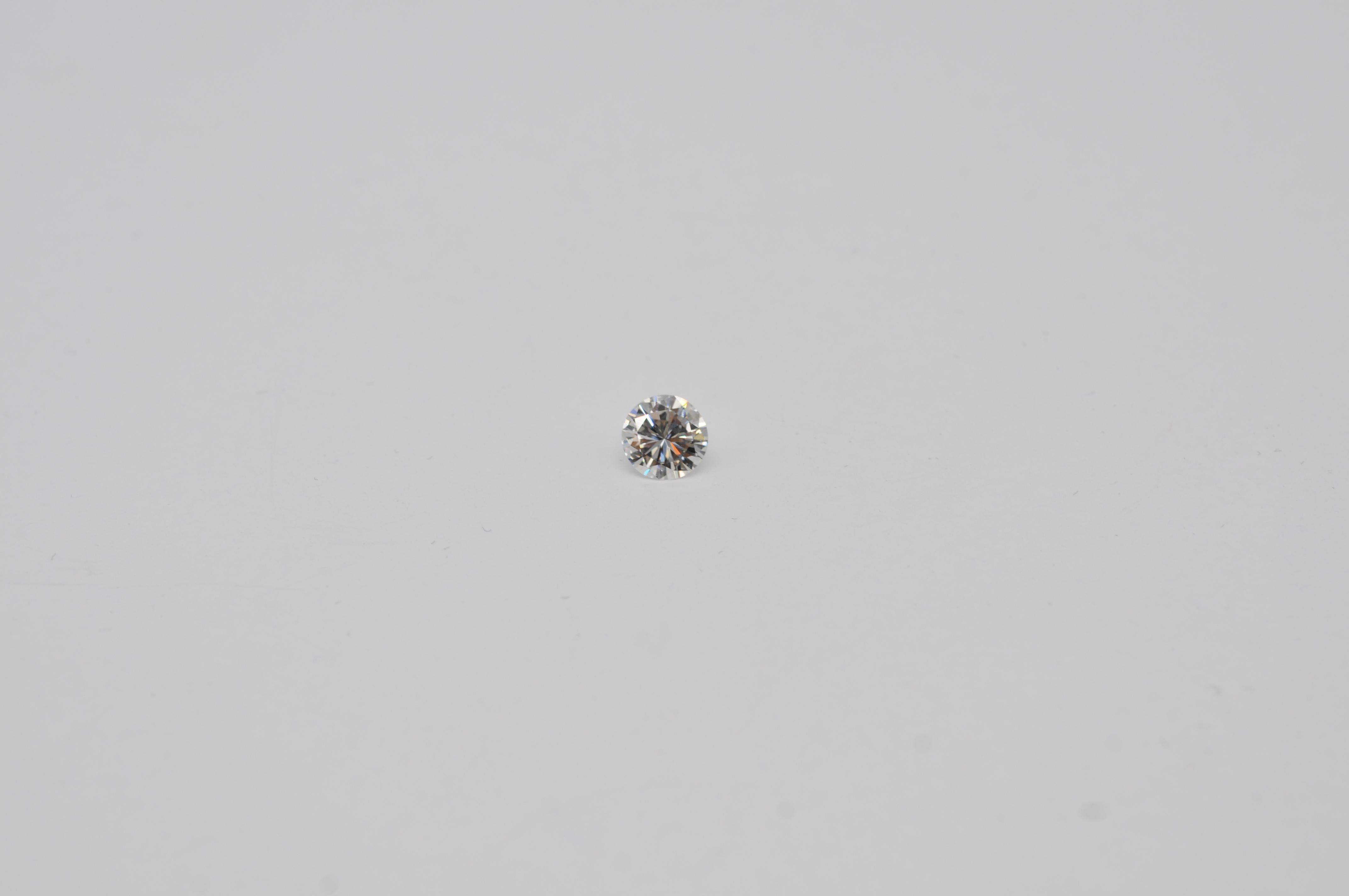 Women's or Men's  Diamond clarity:(IF) internally flawless color: top wesselton 1.06ct For Sale