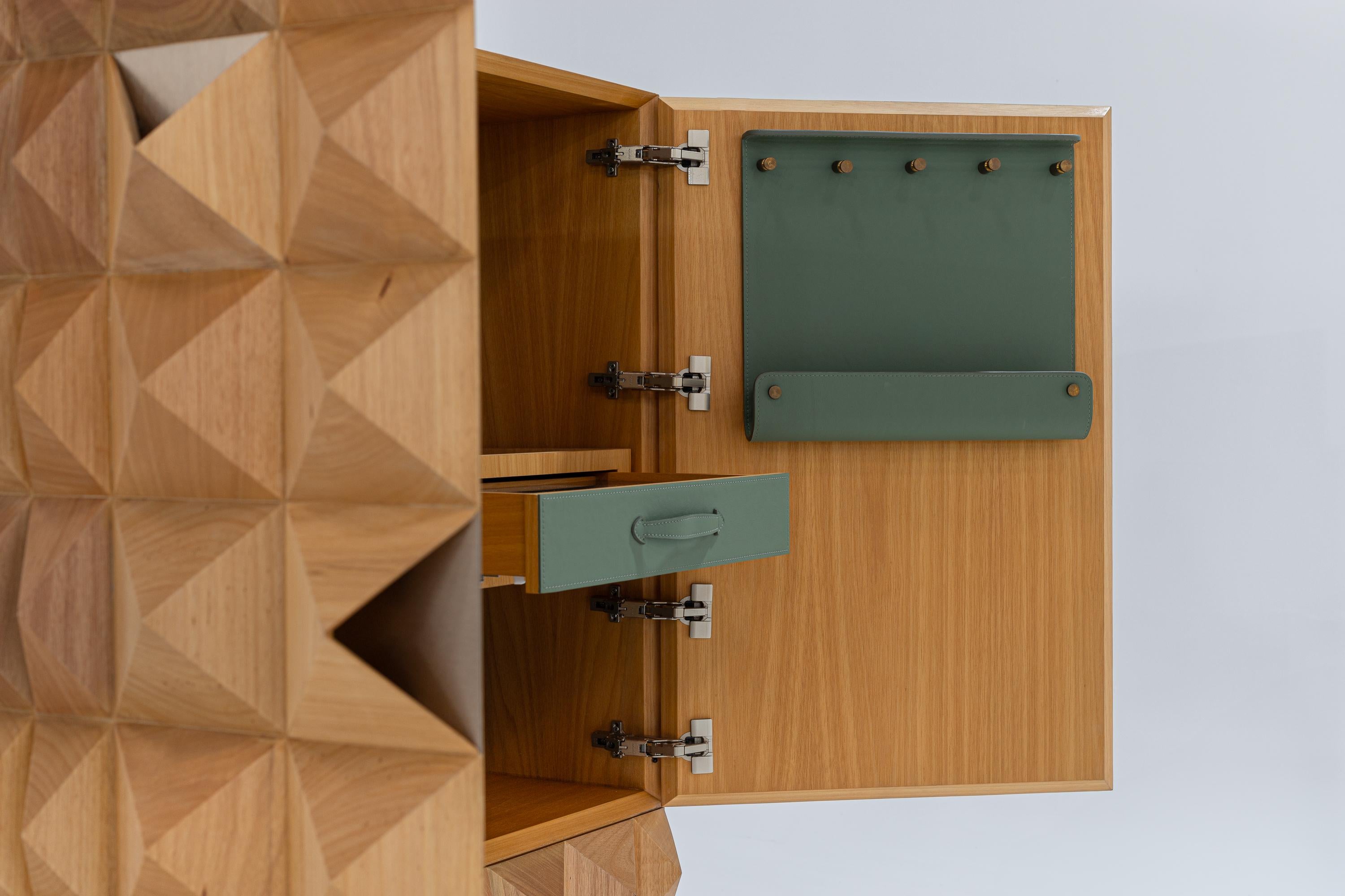 Diamante Bar by +55design – Sculptural Solid Wood with Jewel-Like Finish In New Condition For Sale In Jardim America, SP