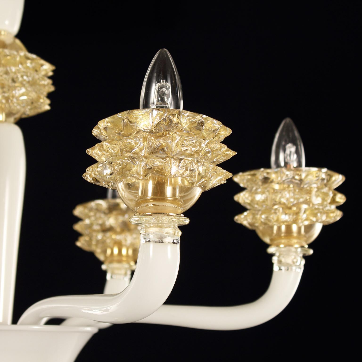Chandelier 6 arms White Encased Murano Glass Gold Rostri details by Multiforme In New Condition For Sale In Trebaseleghe, IT