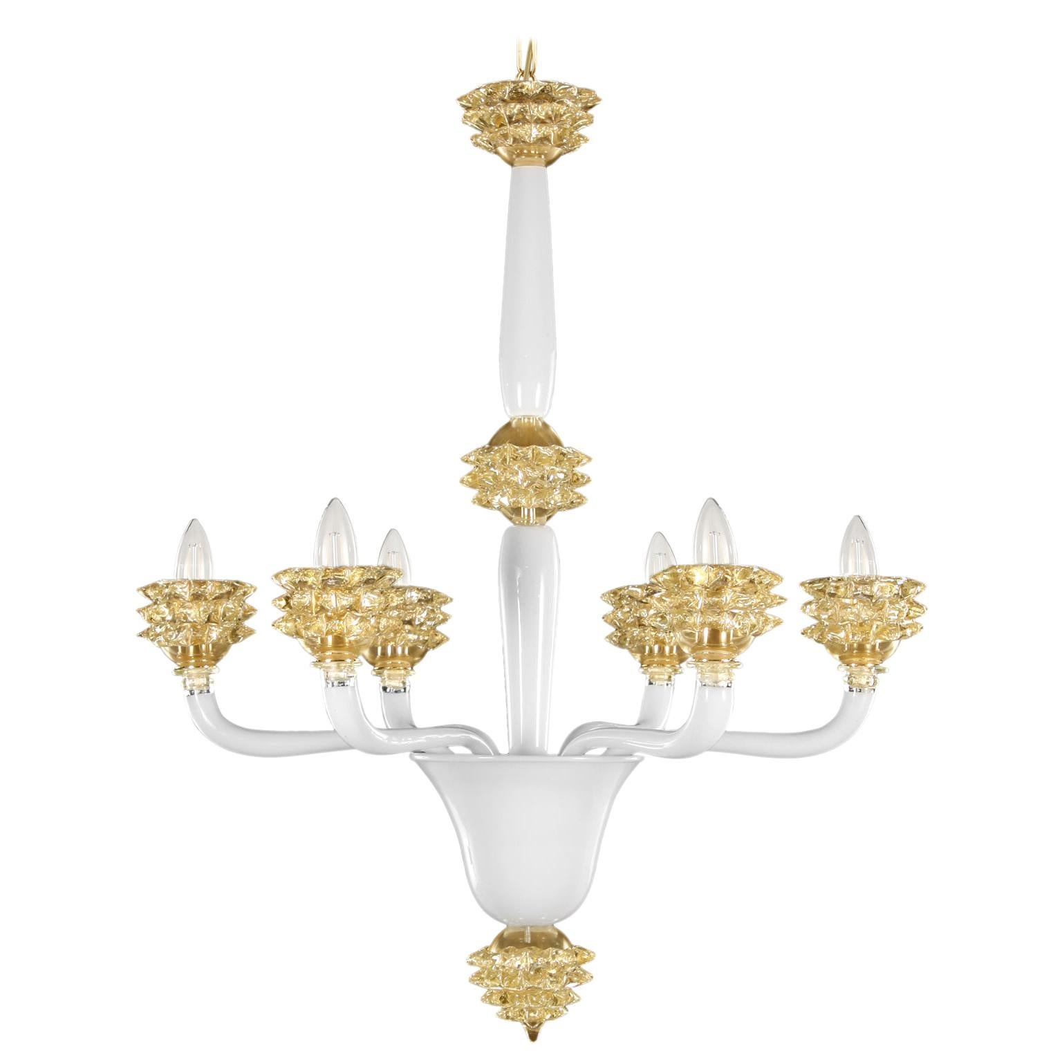 Lustre à 6 bras en verre de Murano encastré blanc avec détails en or Rostri par Multiforme