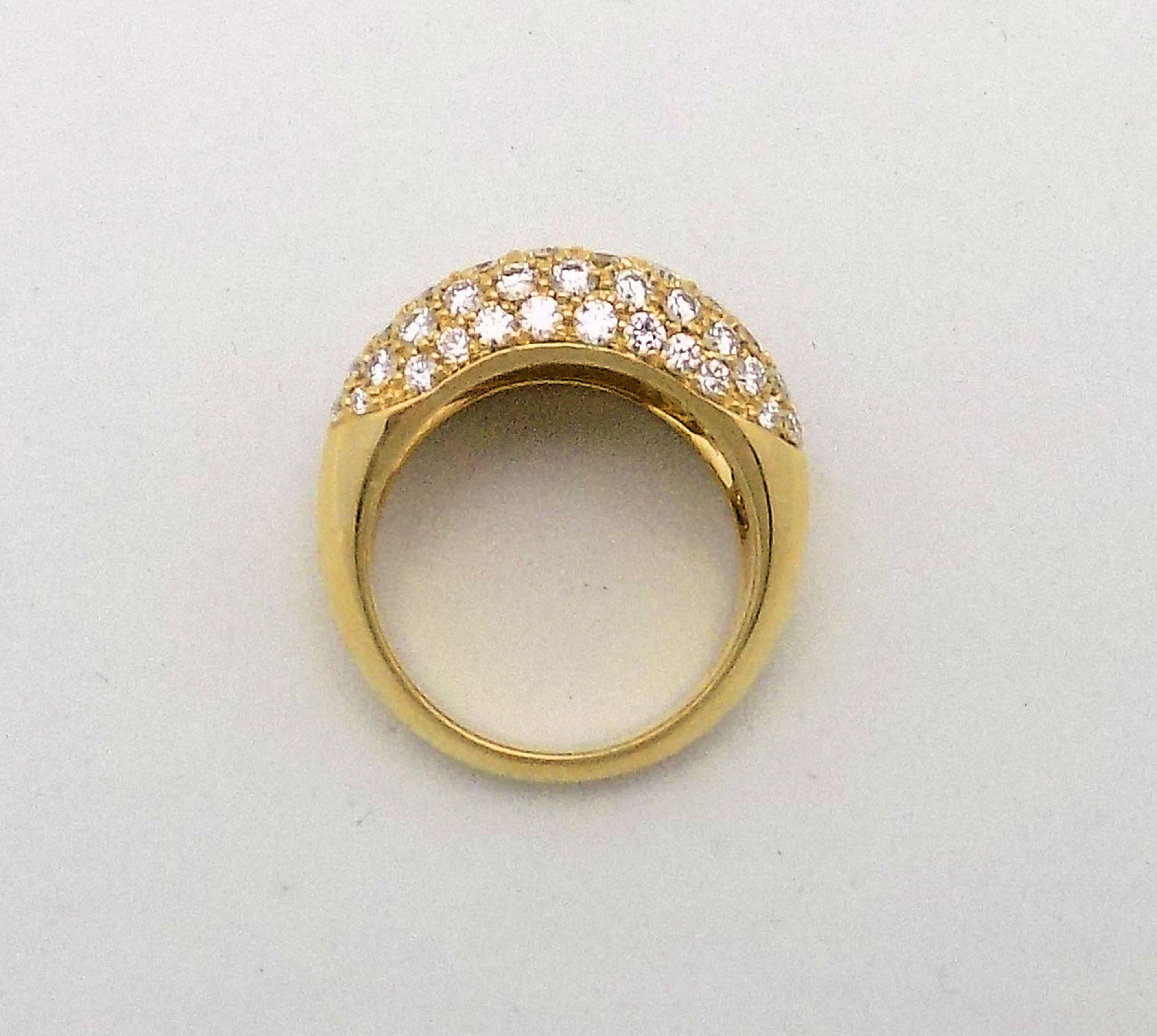 Diamond and Sapphire 18 Karat Yellow Gold Ring In New Condition For Sale In Dallas, TX