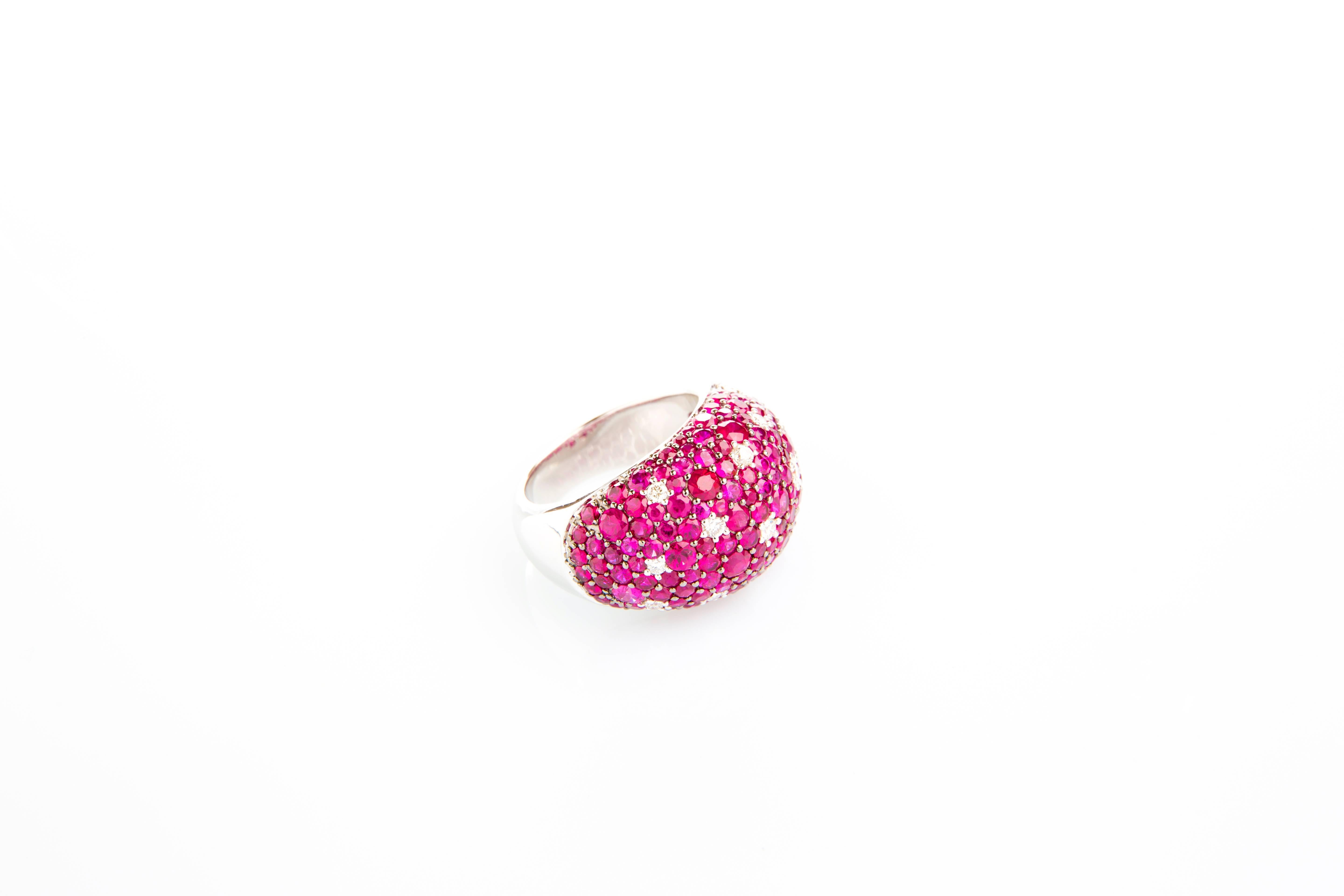 Contemporary Diamond 0.42 Carat and Ruby 5.63 Carat Cocktail Ring in White Gold 18 Karat For Sale