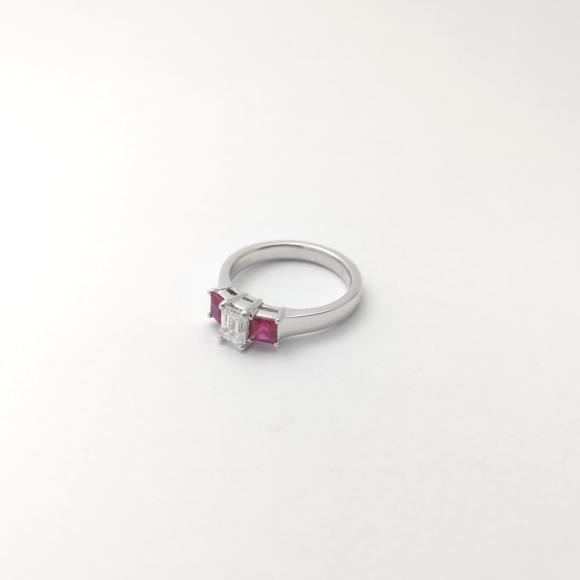 Anello con diamante 0,56 e rubino con montatura in platino 950 in vendita 6