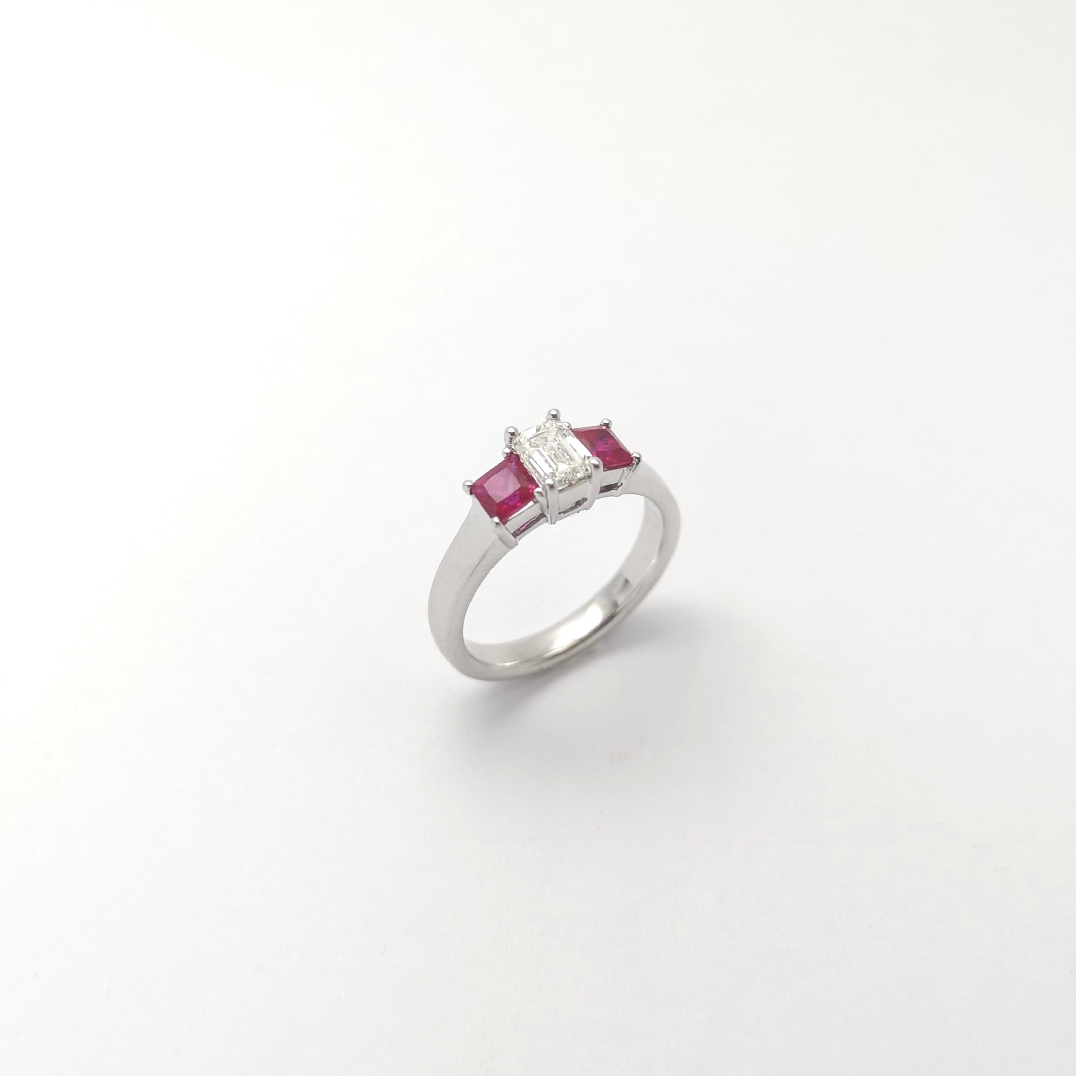 Anello con diamante 0,56 e rubino con montatura in platino 950 in vendita 2