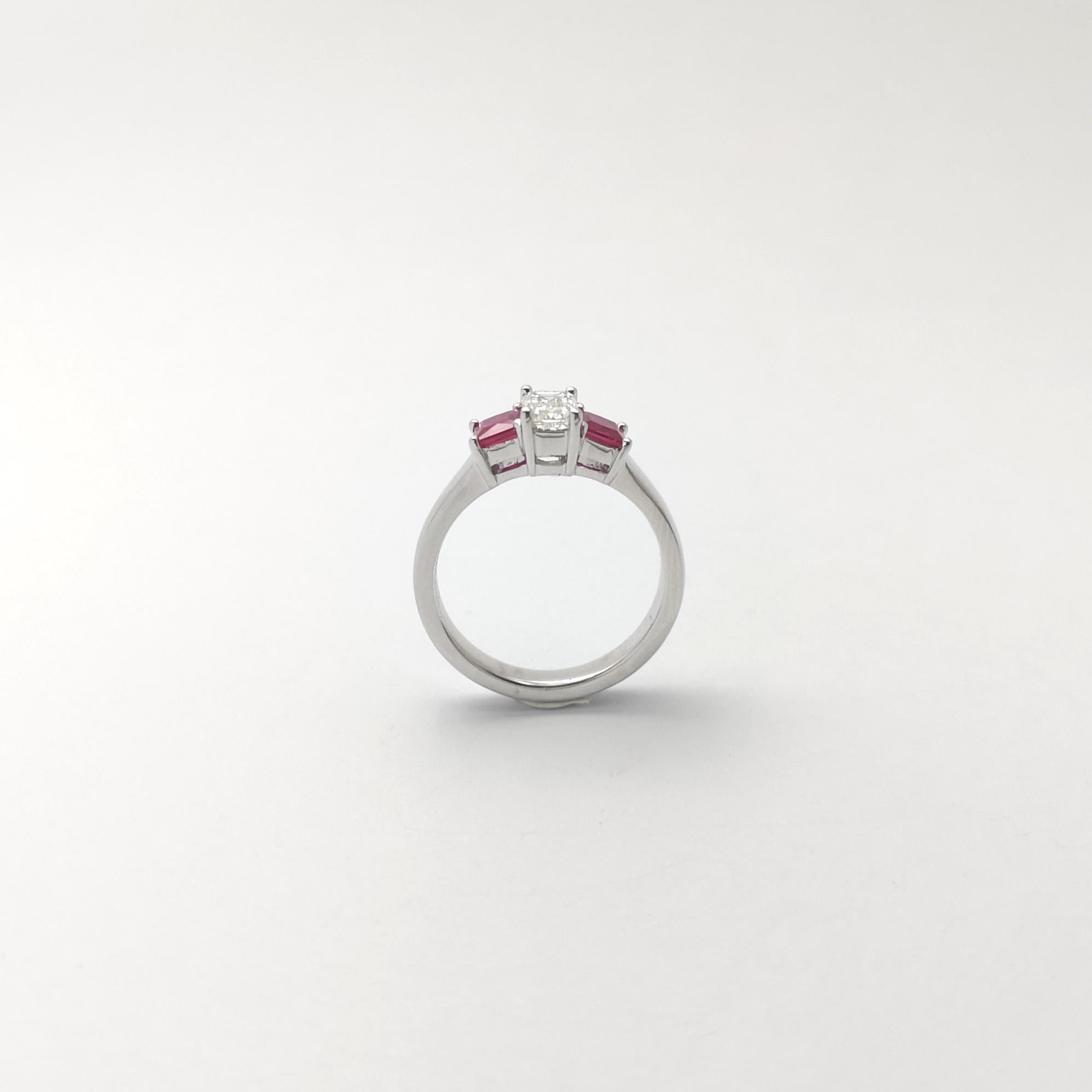 Anello con diamante 0,56 e rubino con montatura in platino 950 in vendita 3