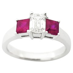 Anello con diamante 0,56 e rubino con montatura in platino 950