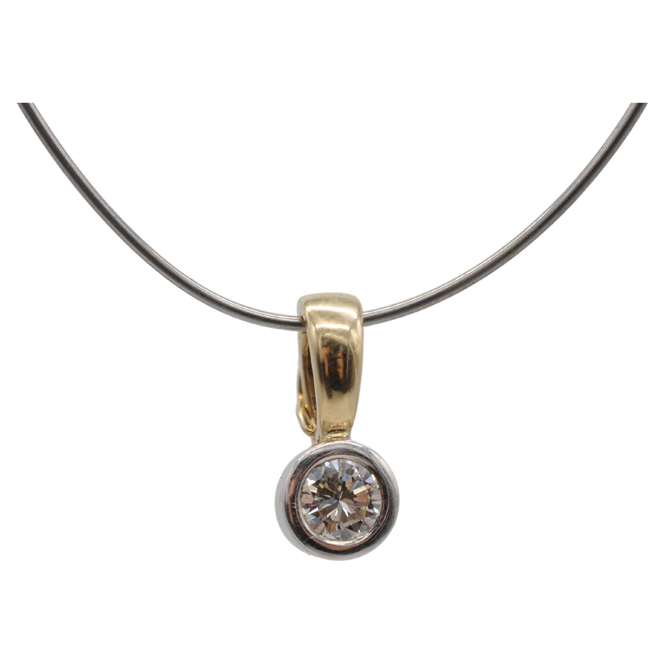  Diamond 0.75 ct. Pendant in 14k Gold 

Introducing a mesmerizing masterpiece: the exquisite 14k white and yellow gold pendant adorned with a breathtaking 0.75 carat diamond cut in the brilliant round style. This stunning pendant embodies the