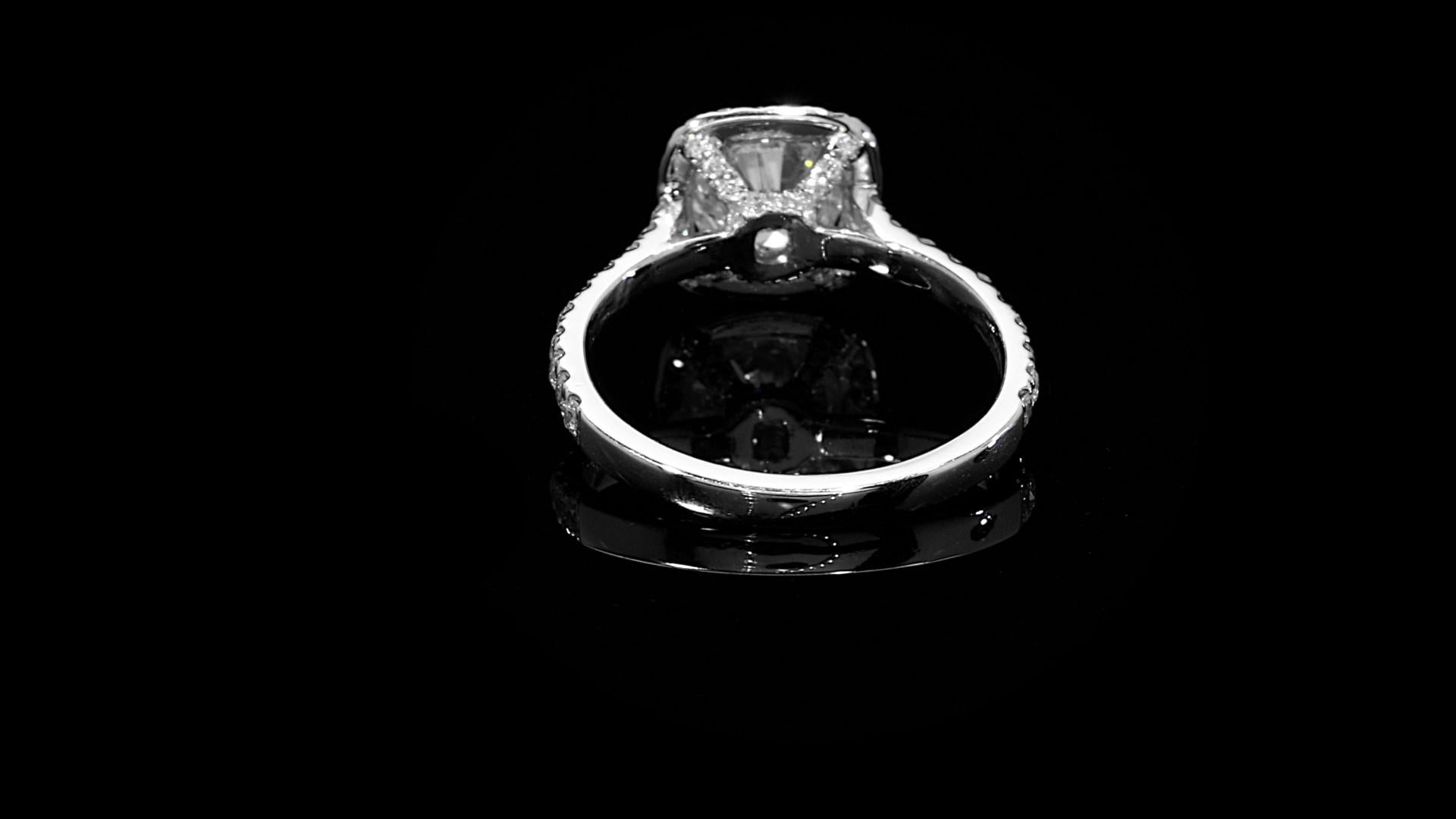 Diamond 1.03 Carat Engagement Ring Set in Platinum 