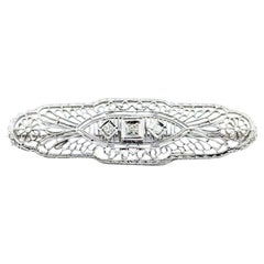 Broche de oro blanco de 10 quilates con diamantes