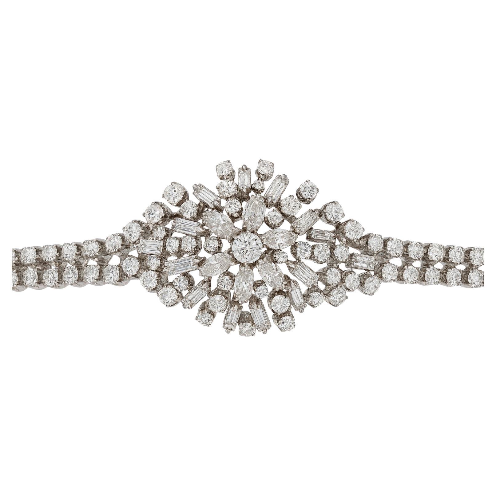 Taille ronde Bracelet en or blanc 18 carats à motif floral et diamants 12 carats en vente