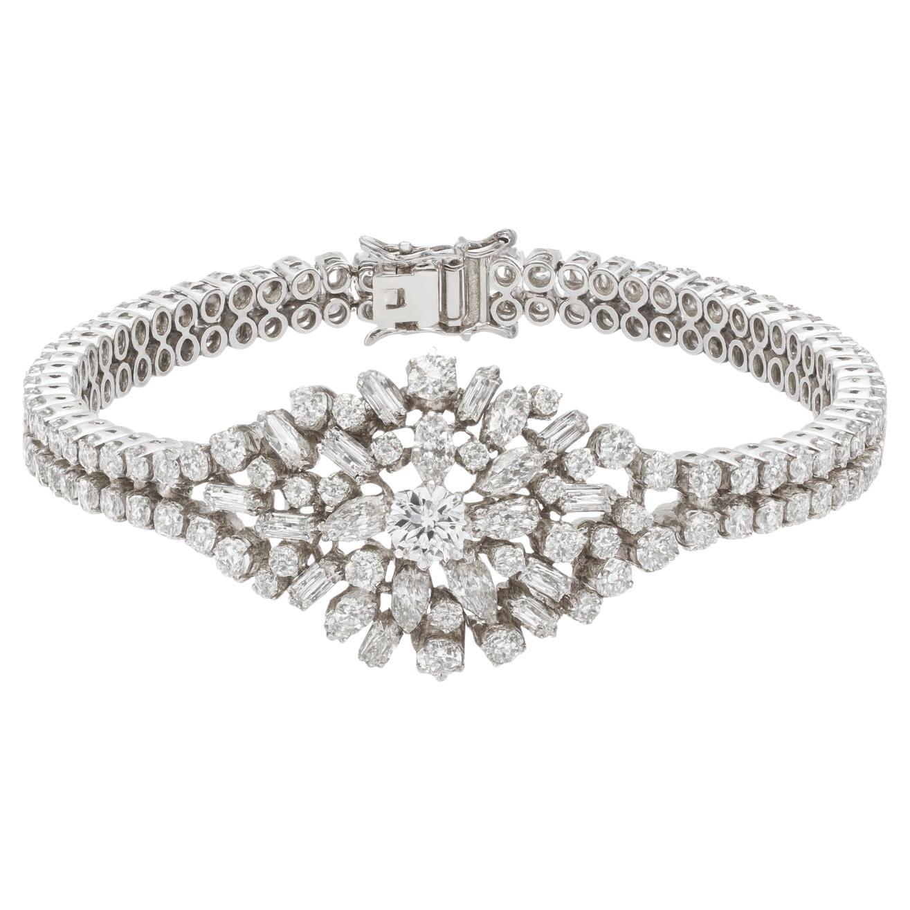 Bracelet en or blanc 18 carats à motif floral et diamants 12 carats en vente