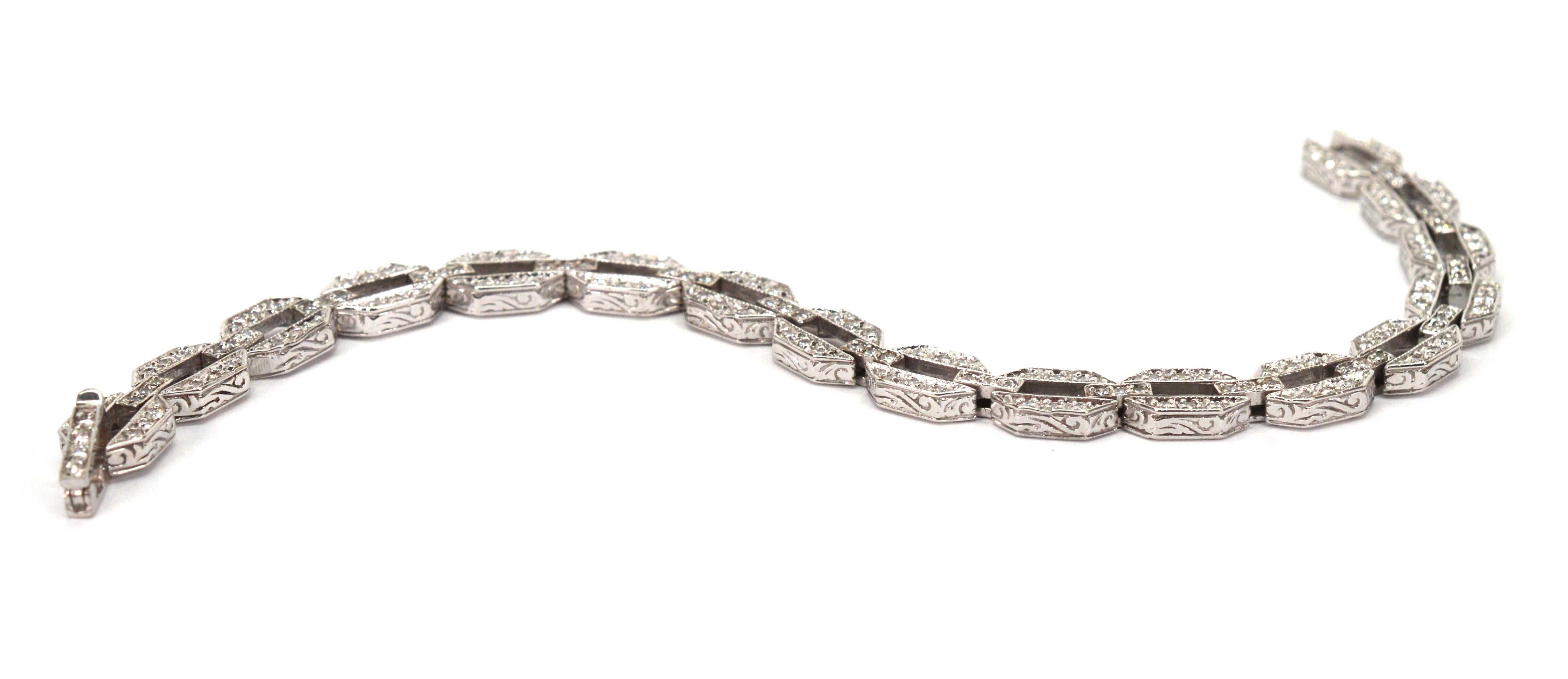 Diamond 14 Karat White Gold Hexagon Link Tennis Bracelet In Excellent Condition For Sale In Mount Kisco, NY