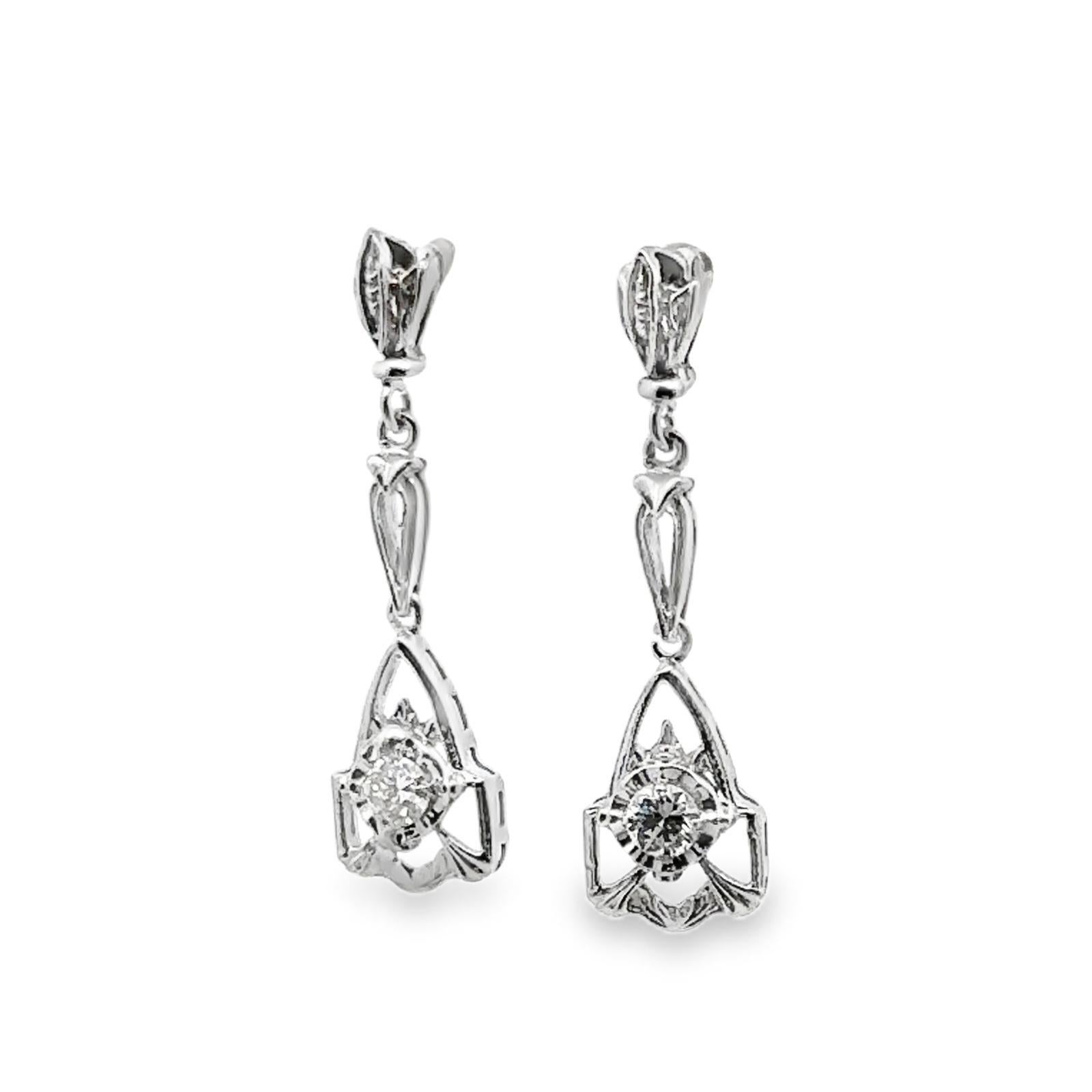 Diamond 14 Karat White Gold Modern Dangle Earrings In Excellent Condition For Sale In Boca Raton, FL