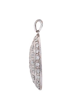 Ovaler Cluster-Diamant-Anhänger aus 14 Karat Weißgold