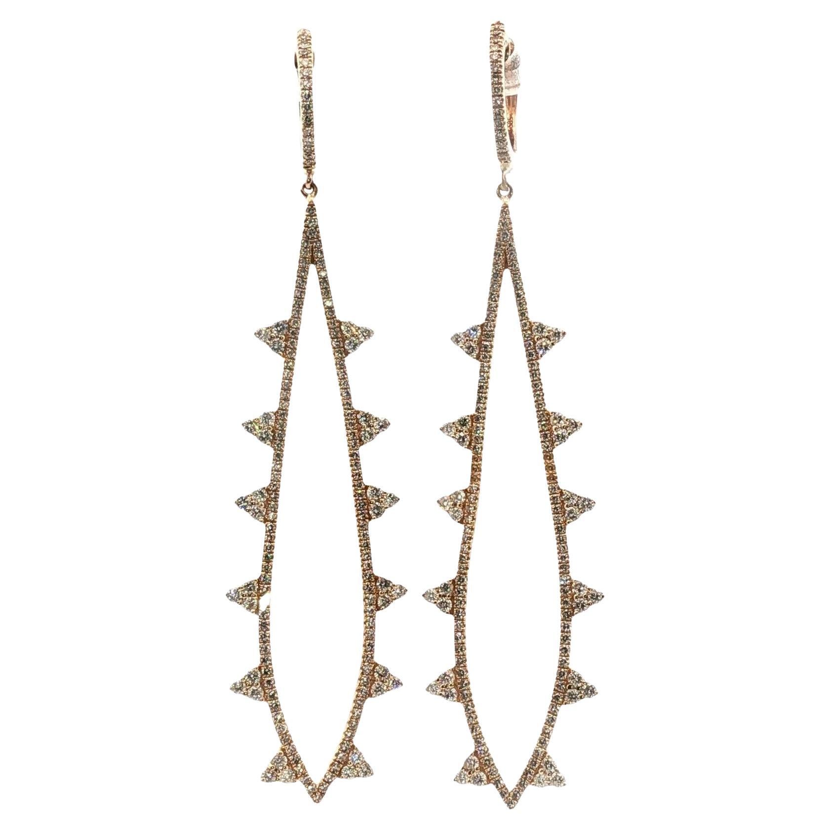 Boucles d
oreilles pendantes en or jaune 14 carats avec diamants en vente