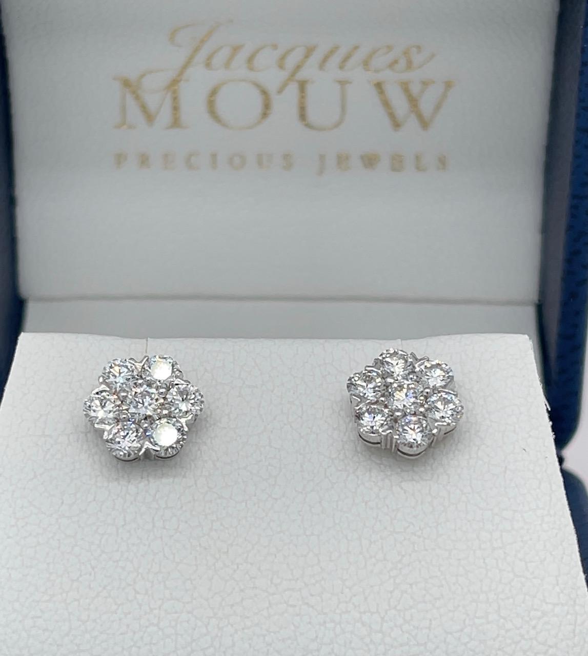 Contemporary Diamond 1.40 Carats Flower Stud Earrings For Sale