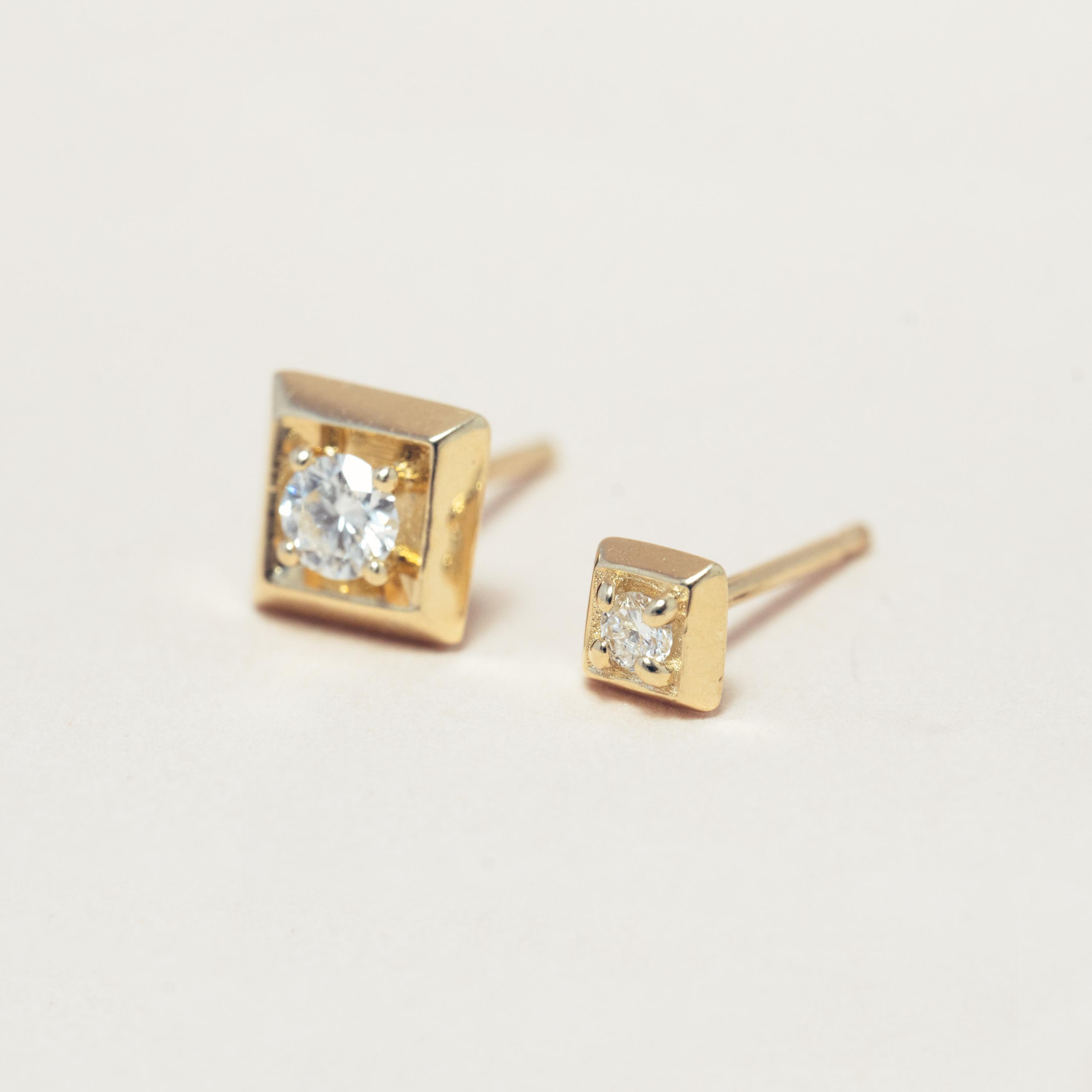 Contemporary Diamond 14 Karat Gold Formation Square Mini Stud For Sale
