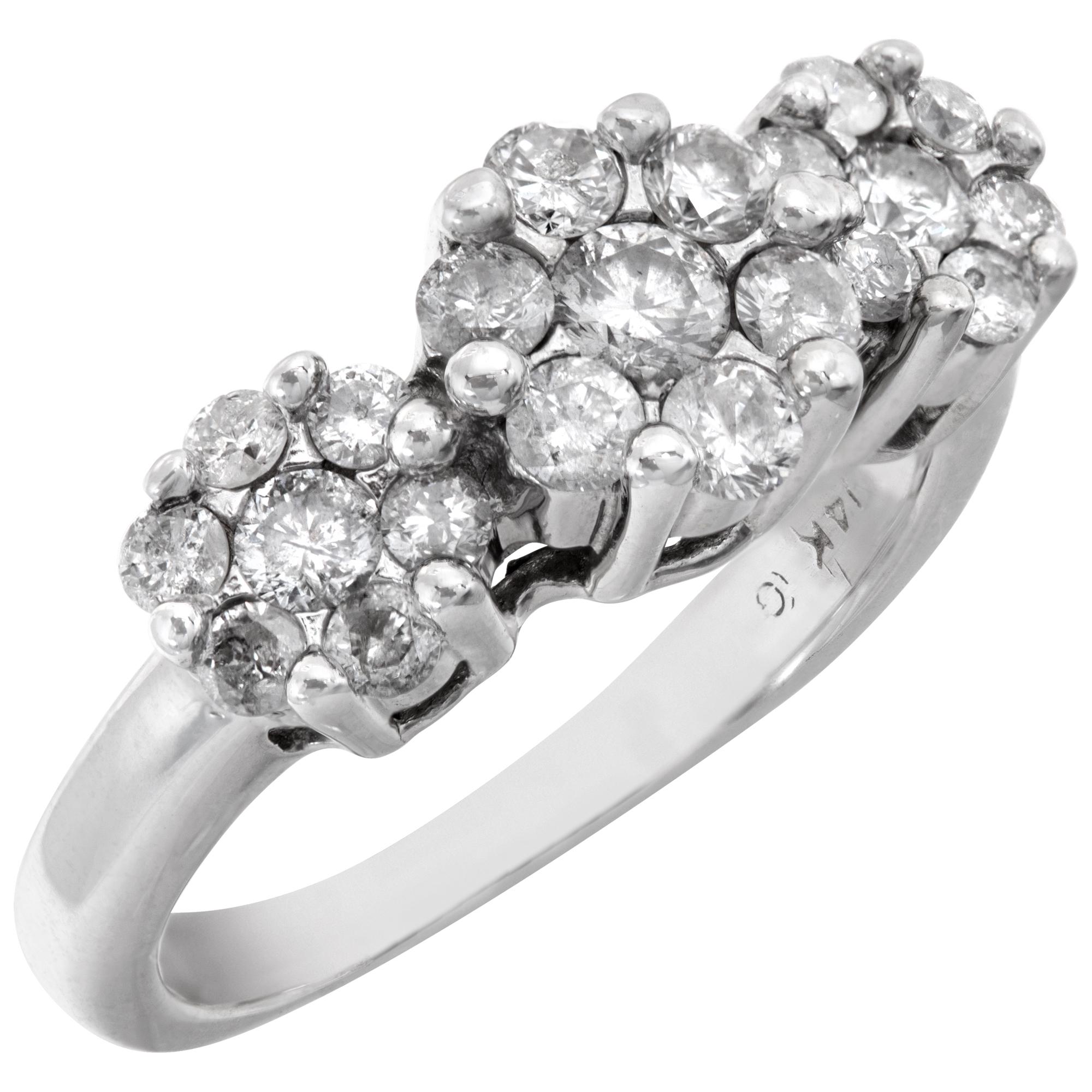 Diamond 14k white gold flower style ring In Excellent Condition For Sale In Surfside, FL