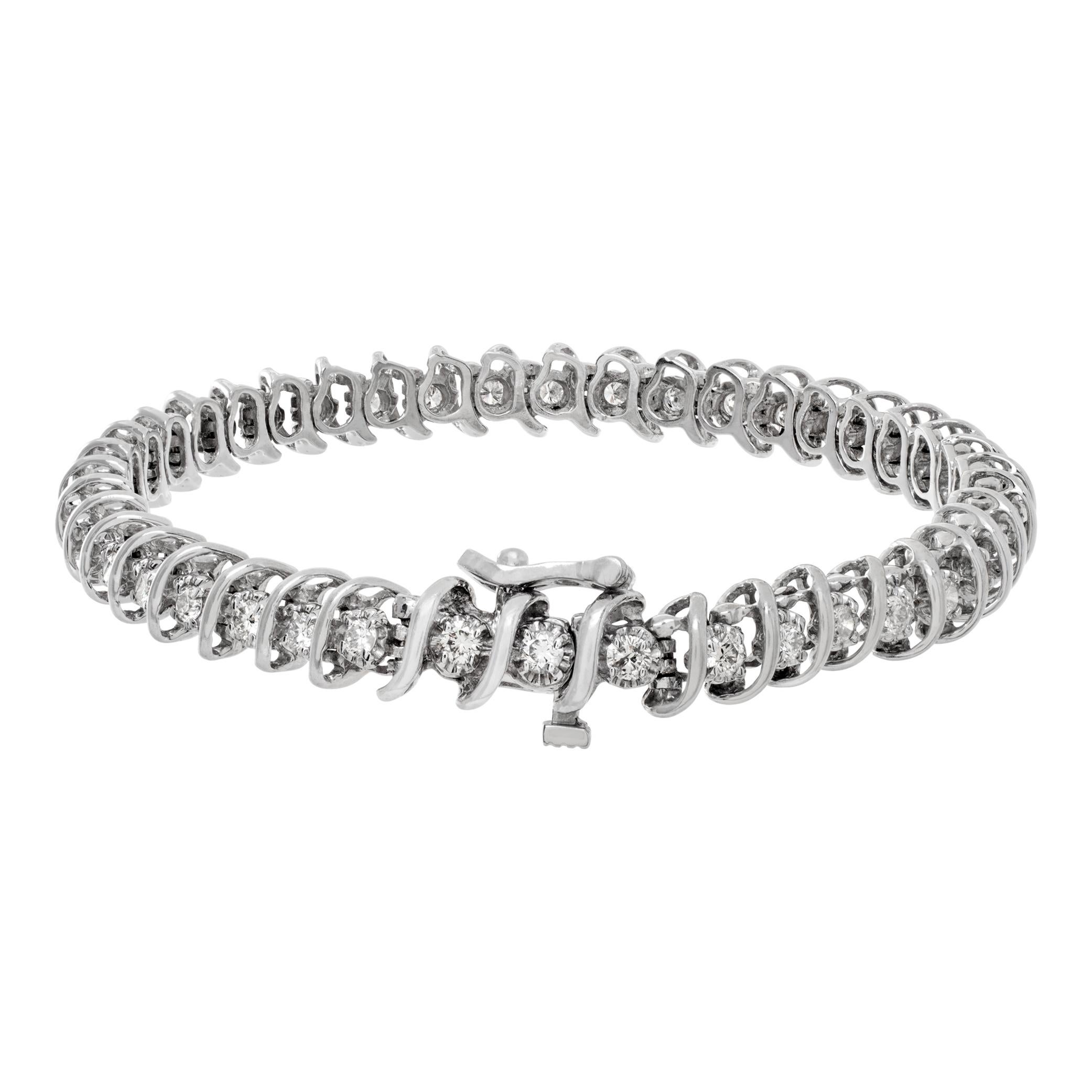Diamond 14k white gold line bracelet In Excellent Condition For Sale In Surfside, FL