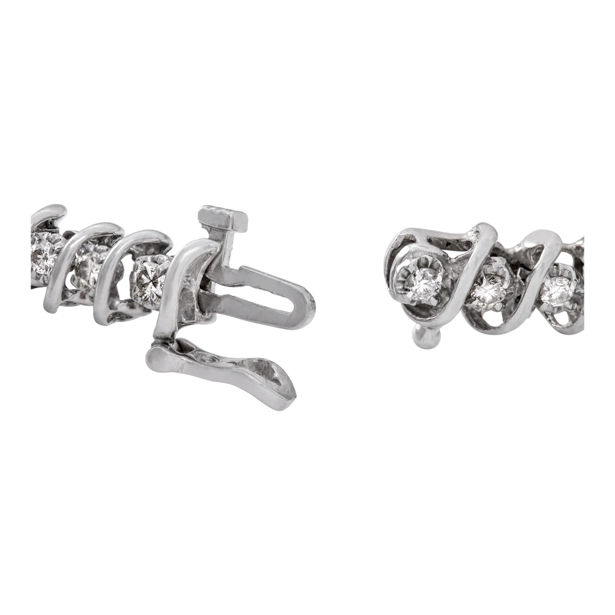 Donna Bracciale con linea di diamanti in oro bianco 14k in vendita