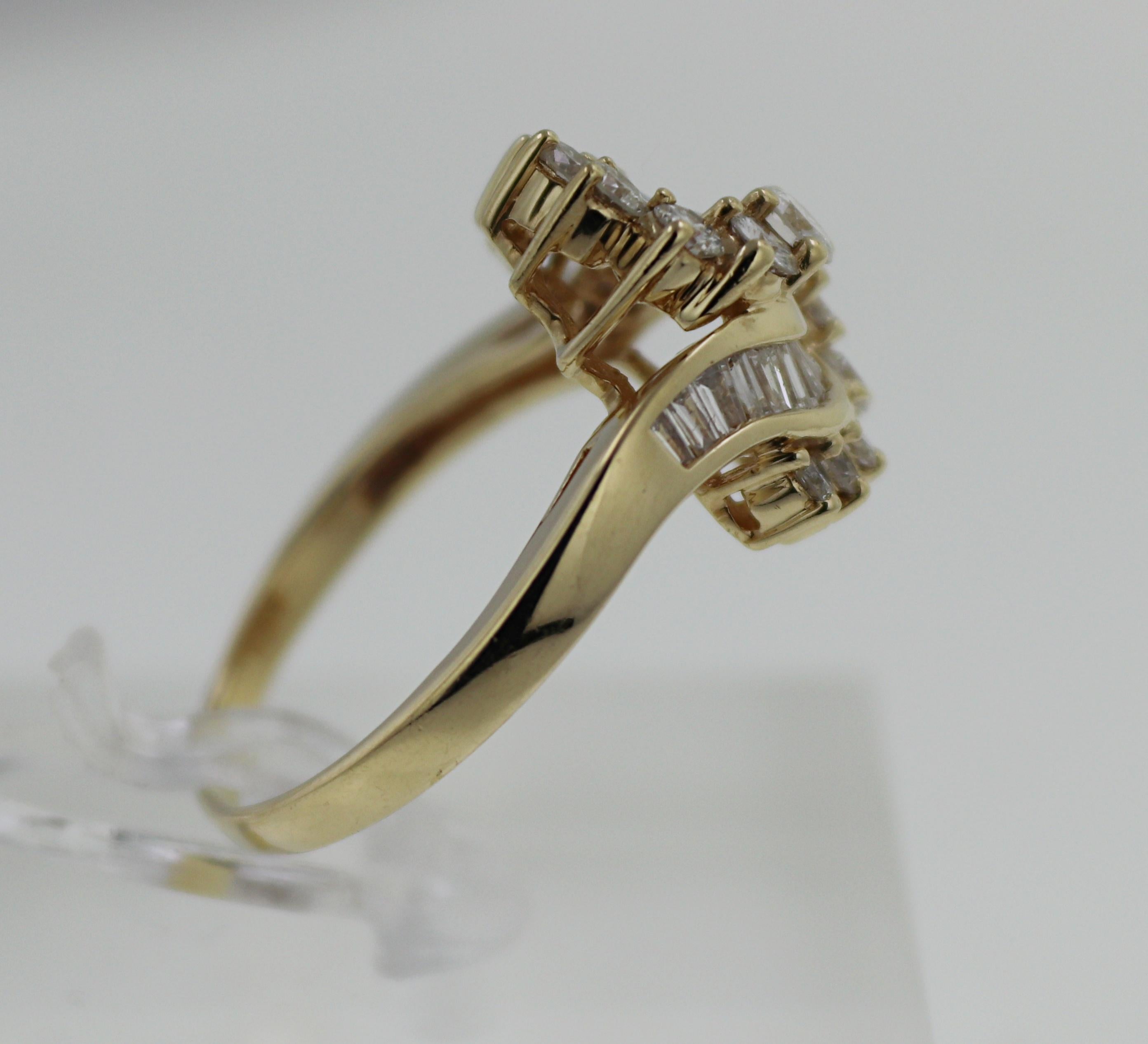 By-Pass-Ring, Diamant, 14 Karat Gelbgold (Gemischter Schliff) im Angebot