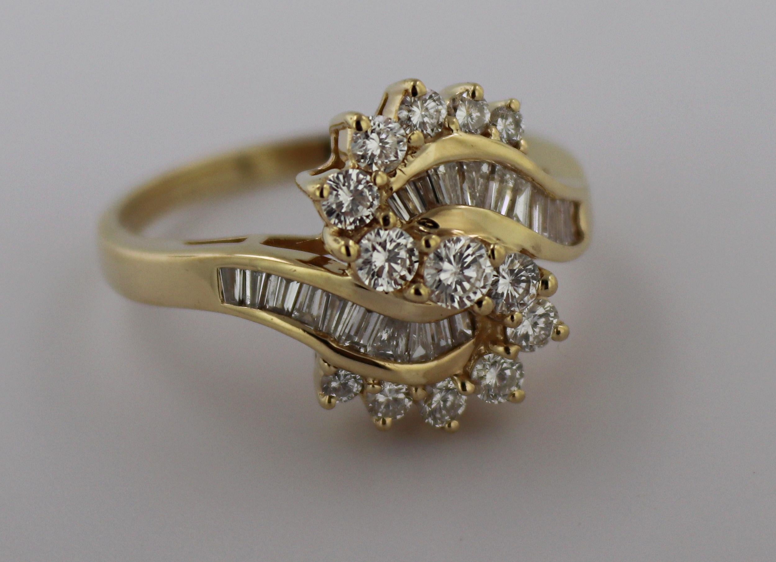 By-Pass-Ring, Diamant, 14 Karat Gelbgold im Angebot 1