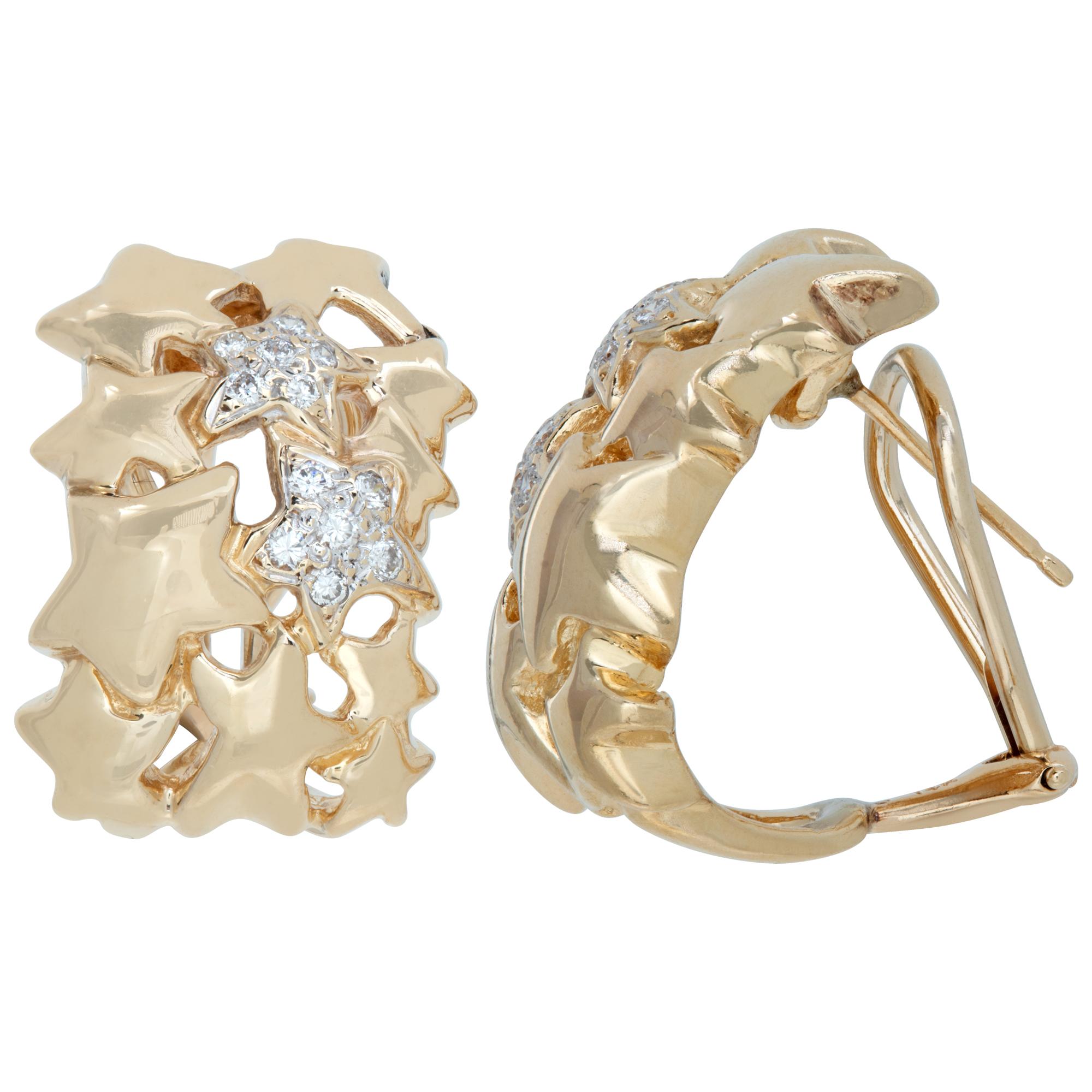 Orecchini con diamanti a stella in oro giallo 14k con circa 0,20 carati di diamanti di colore G-H e purezza VS. Lunghezza di sospensione 20 mm. Larghezza 14,6 mm.