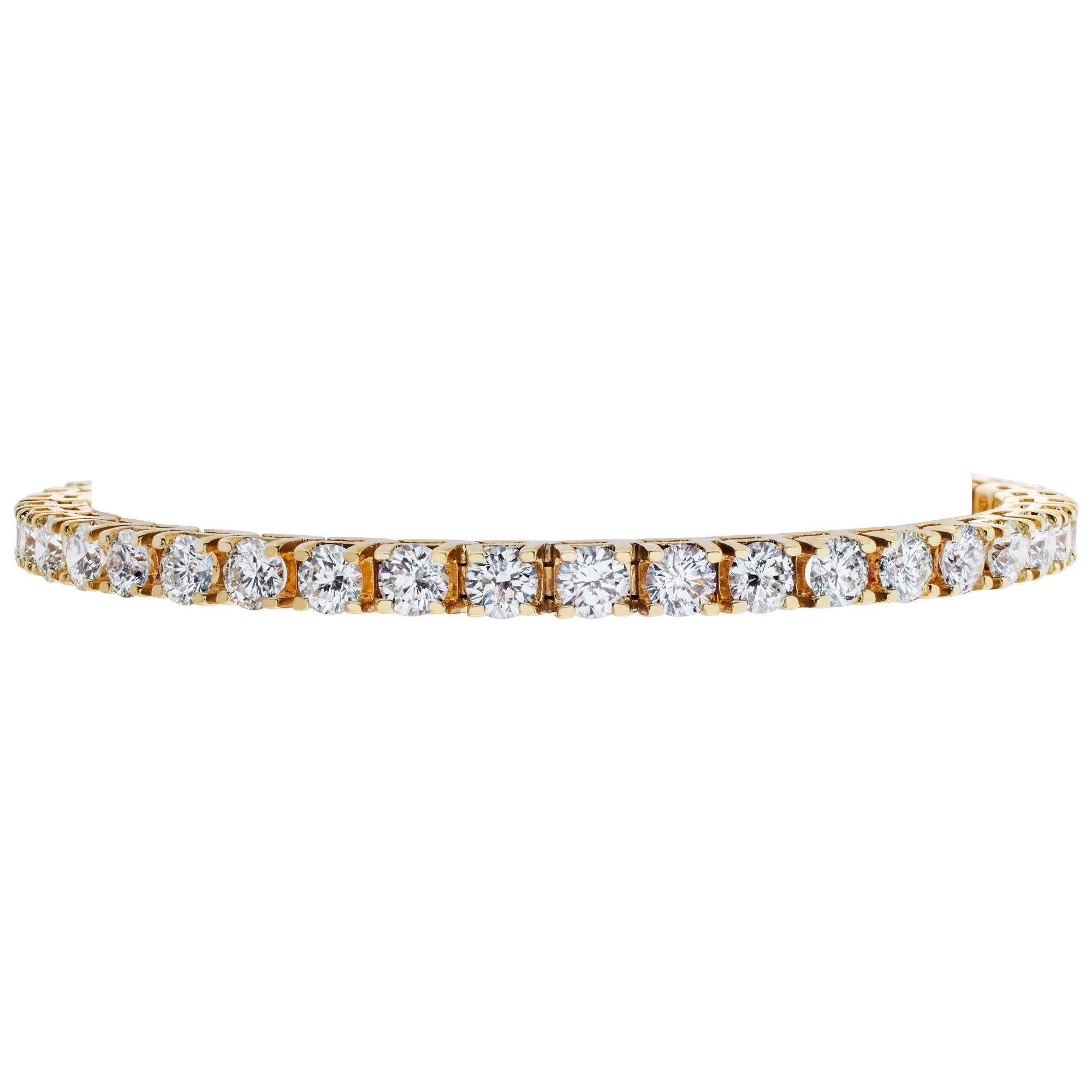 Diamond 14K yellow gold line bracelet In Excellent Condition In Surfside, FL