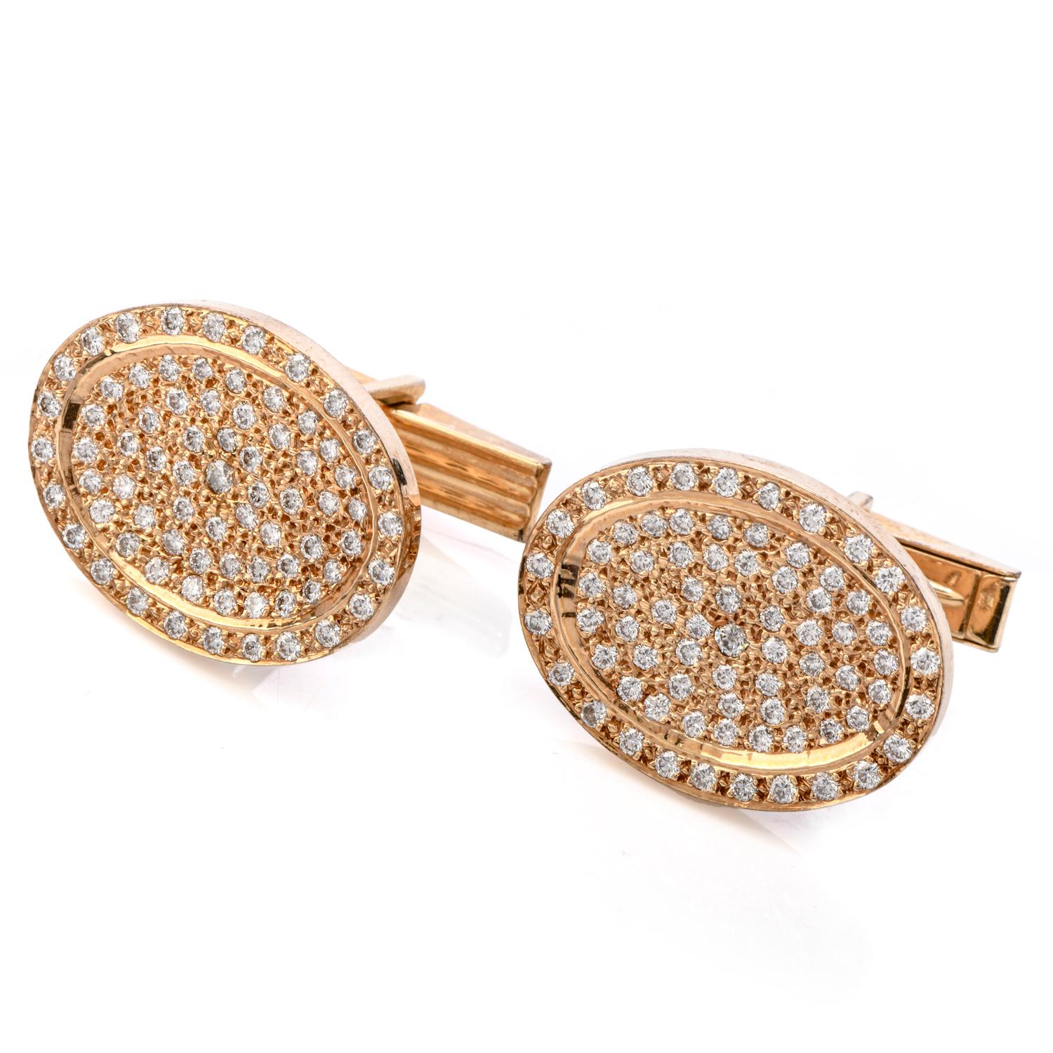 The perfect gift, these classic 14K yellow gold men’s oval shaped cufflinks are pave set with some 140 round cut diamonds. 

Metal Type: 14K Yellow Gold

Total Item Weight approx: 16.3 Grams

Measures approx: 24mm x 19mm

Gemstone: Genuine