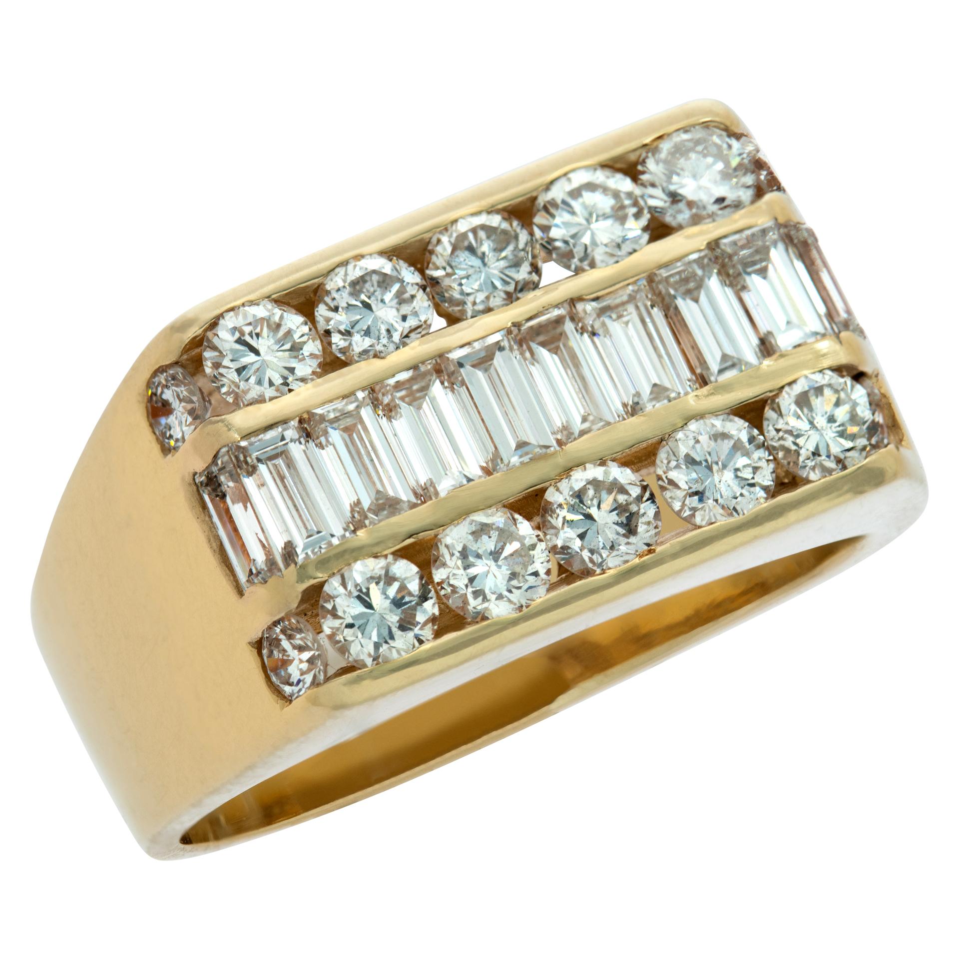 Bague en or jaune 14 carats avec diamant Excellent état - En vente à Surfside, FL