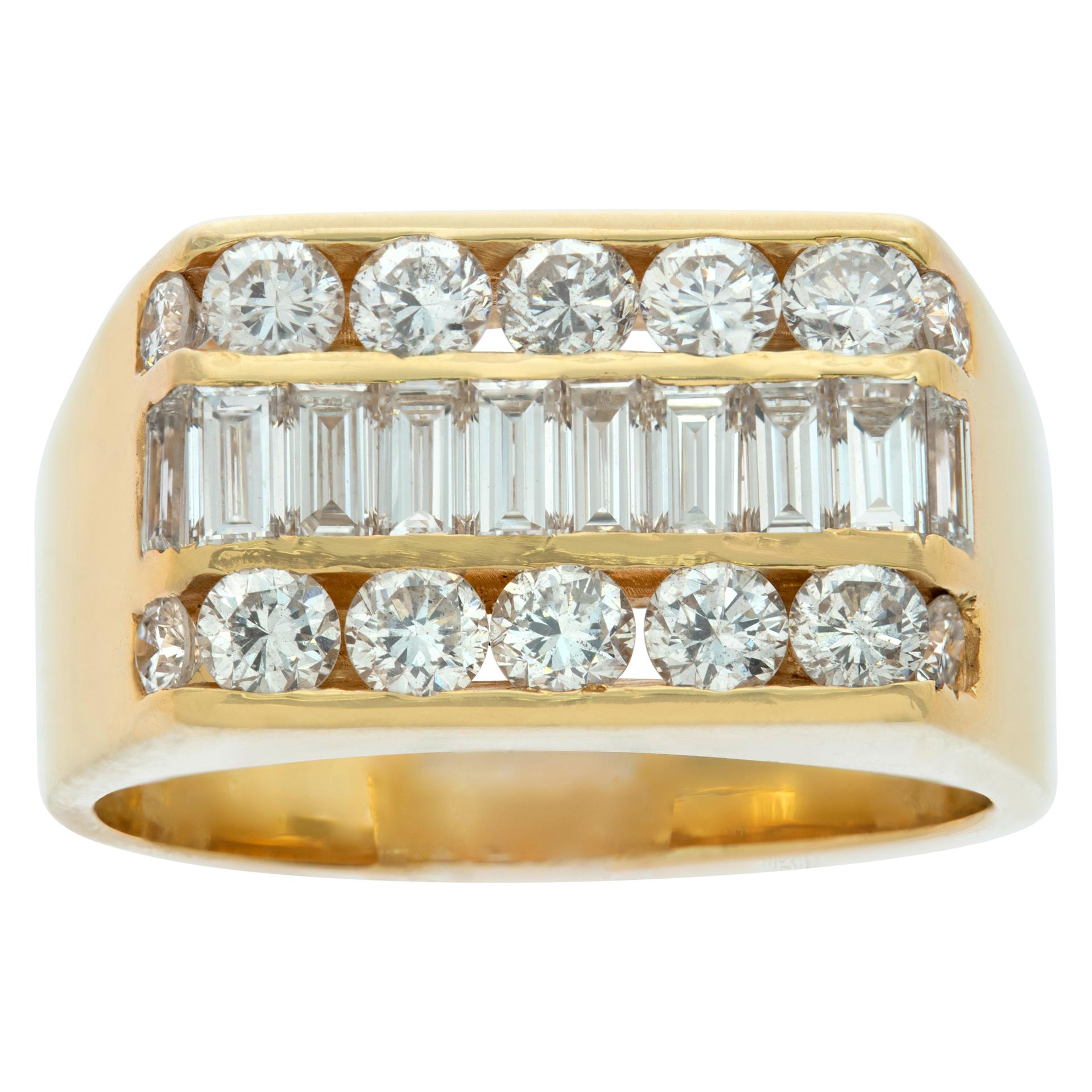 Diamond 14K yellow gold ring For Sale