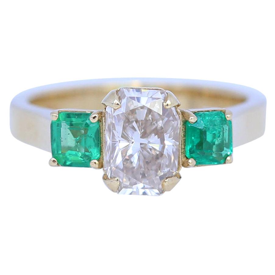 Diamond 1.56 Carat Two Emeralds 18 Karat Yellow Gold Engagement Ring Certified